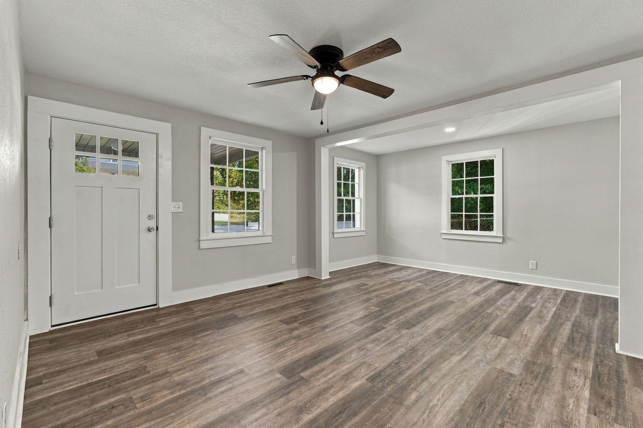 323 N Royal Ave, Florence, AL 35630 — photo 5