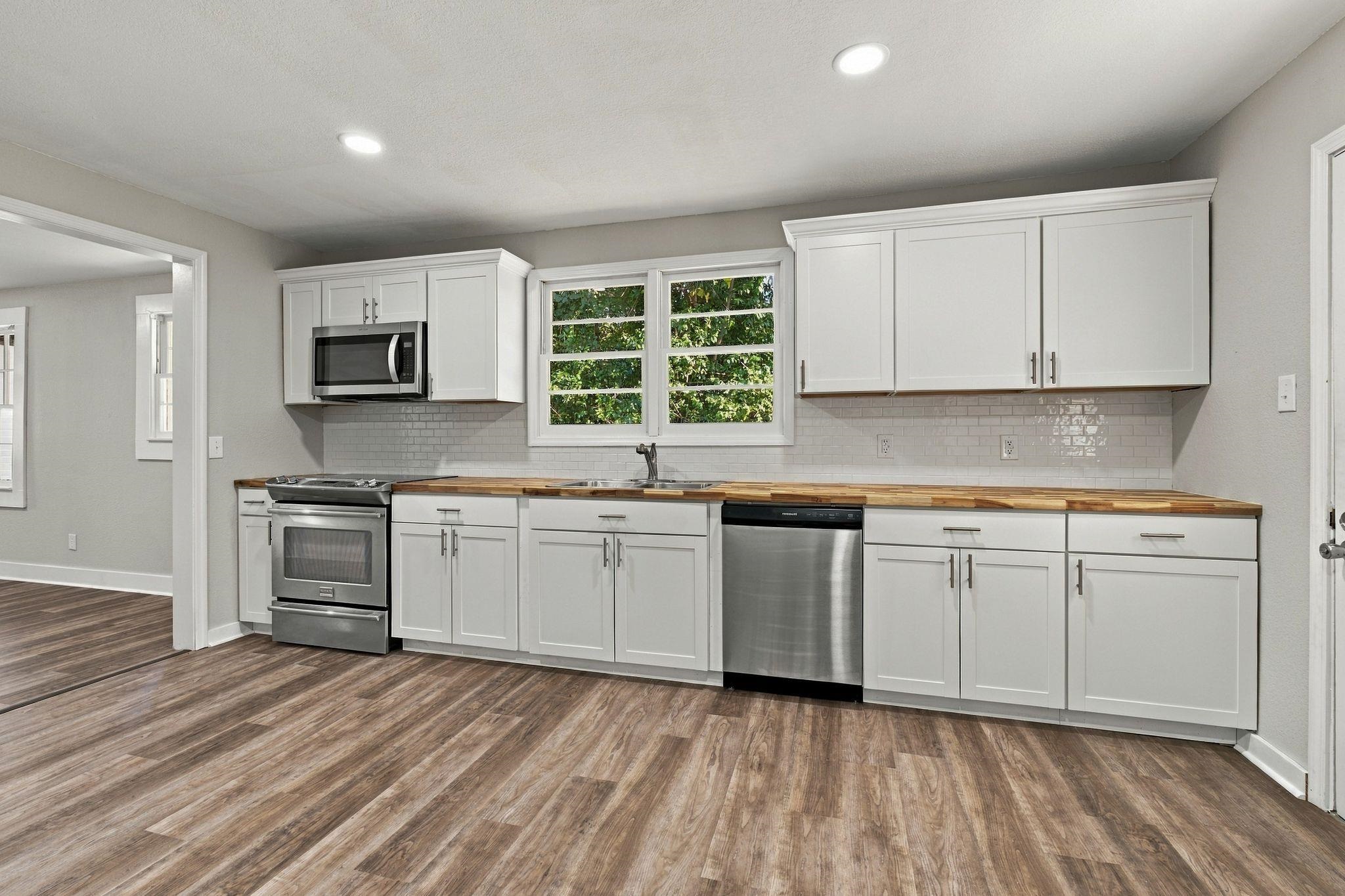 323 N Royal Ave, Florence, AL 35630 — photo 8