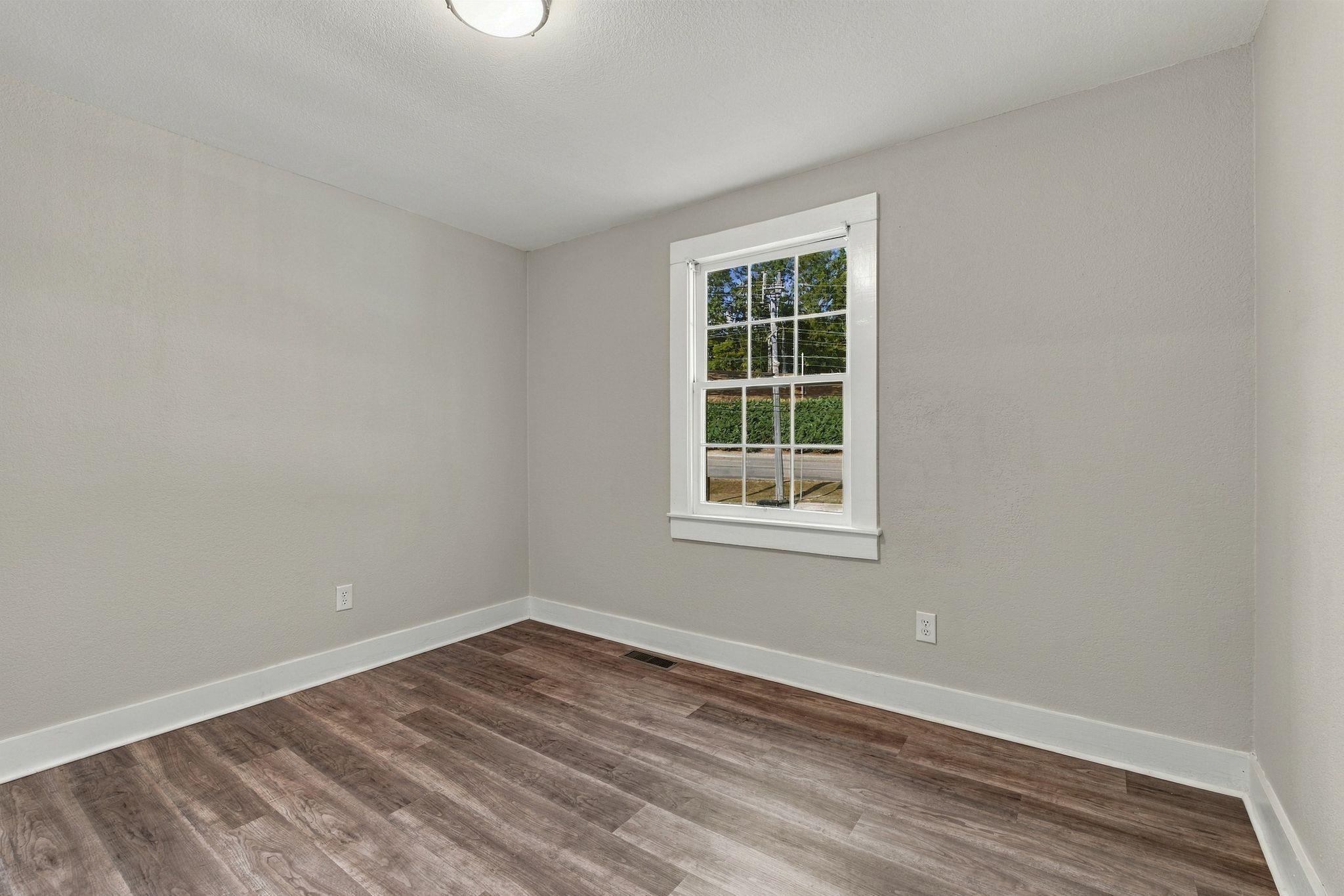 323 N Royal Ave, Florence, AL 35630 — photo 10