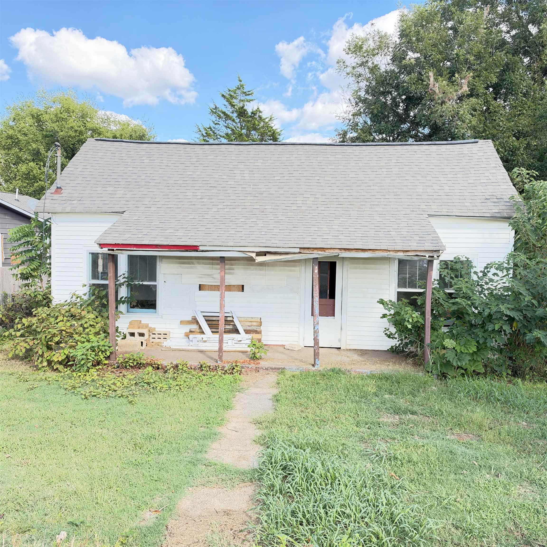 338 Thompson St, Florence, AL 35630 — photo 1