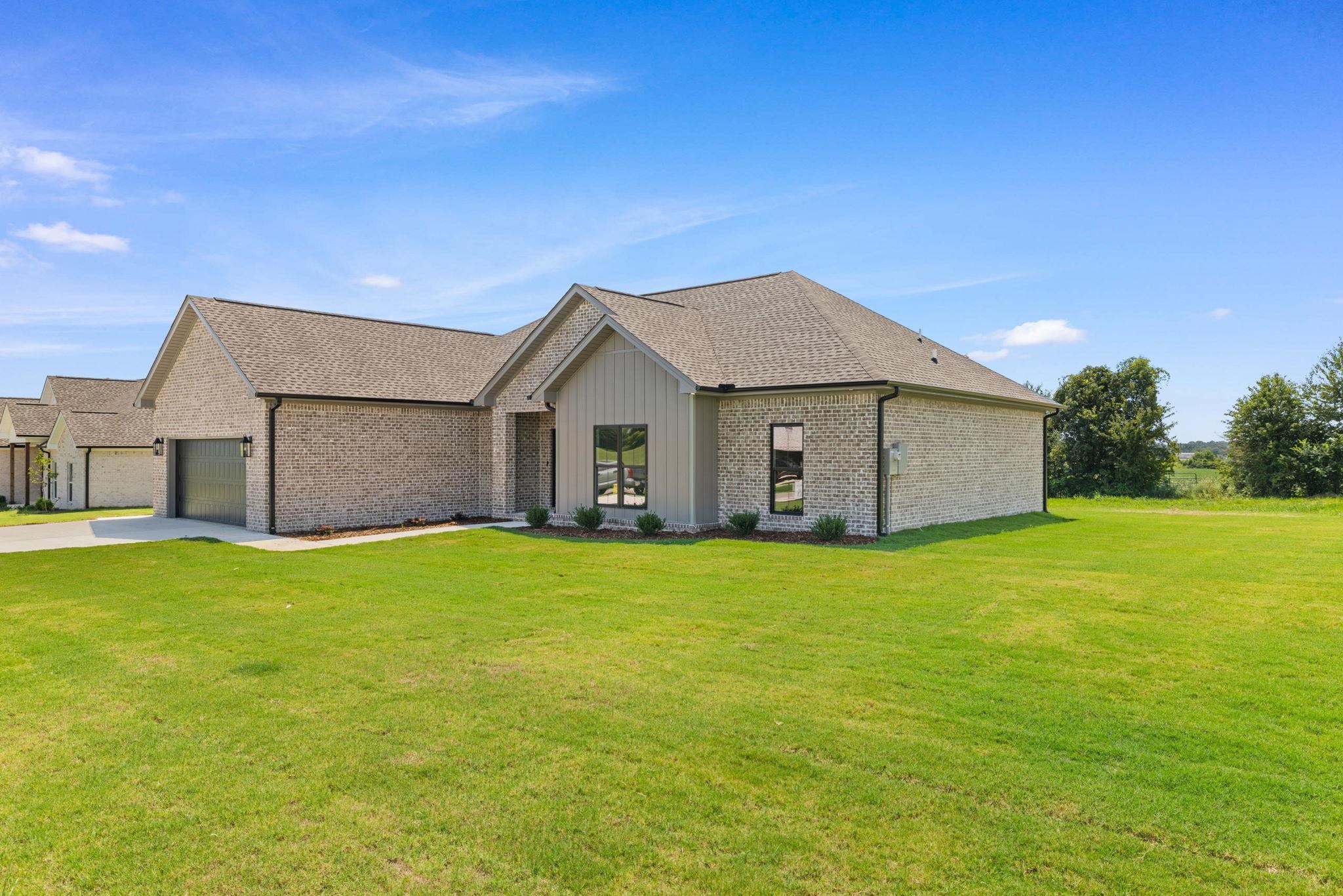 240 Spry Way, Killen, AL 35645 — photo 2