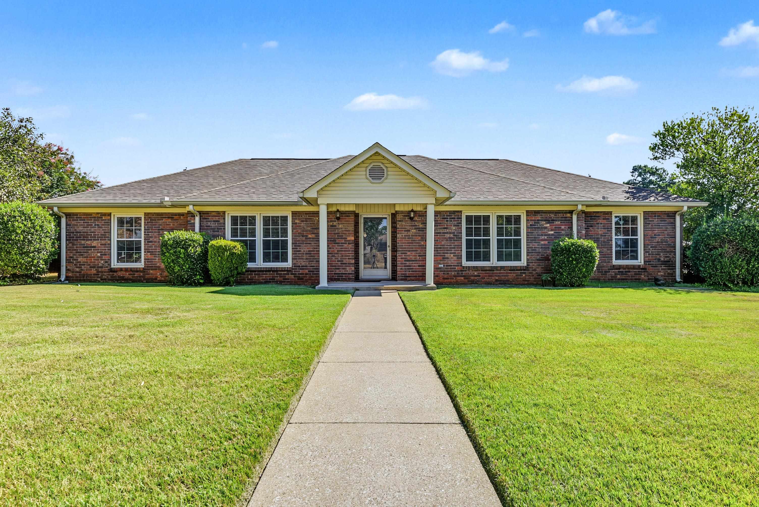2502 Trenton Pl, Florence, AL 35630 — photo 1