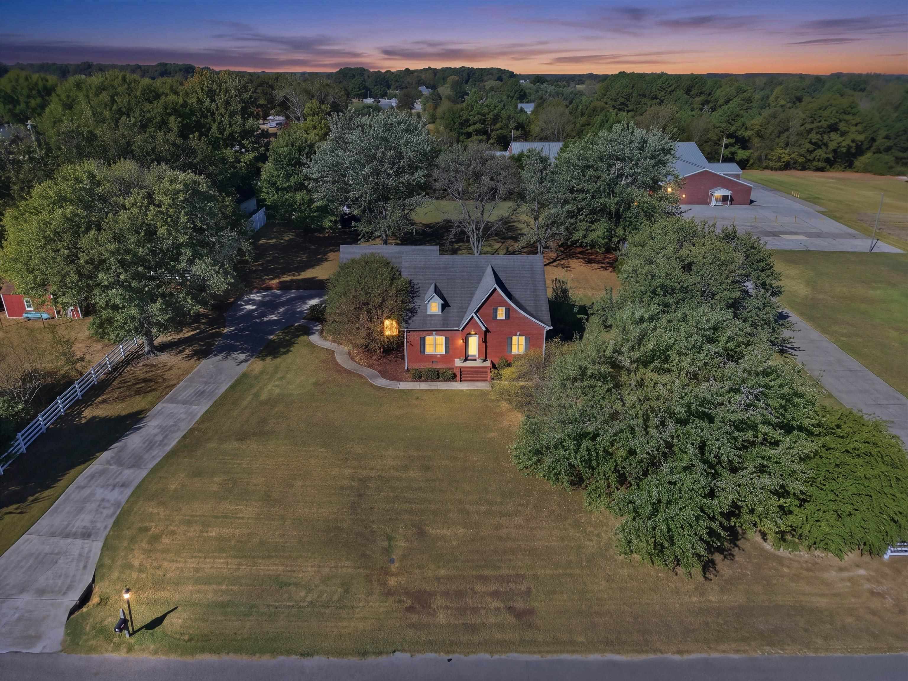19065 Tammy Leigh Dr, Athens, AL 35614 — photo 1