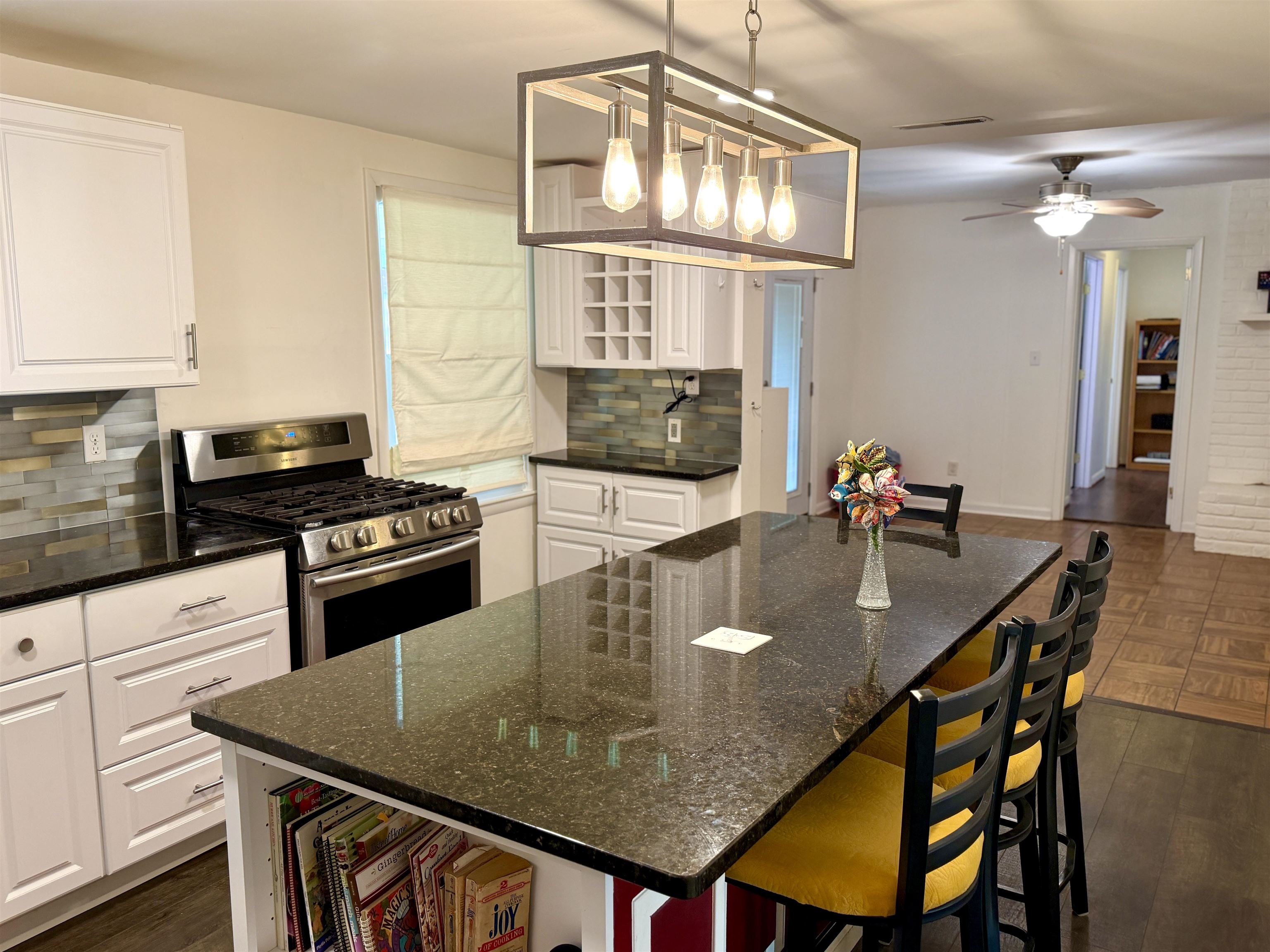 209 Flurnoy Ave, Florence, AL 35633 — photo 2