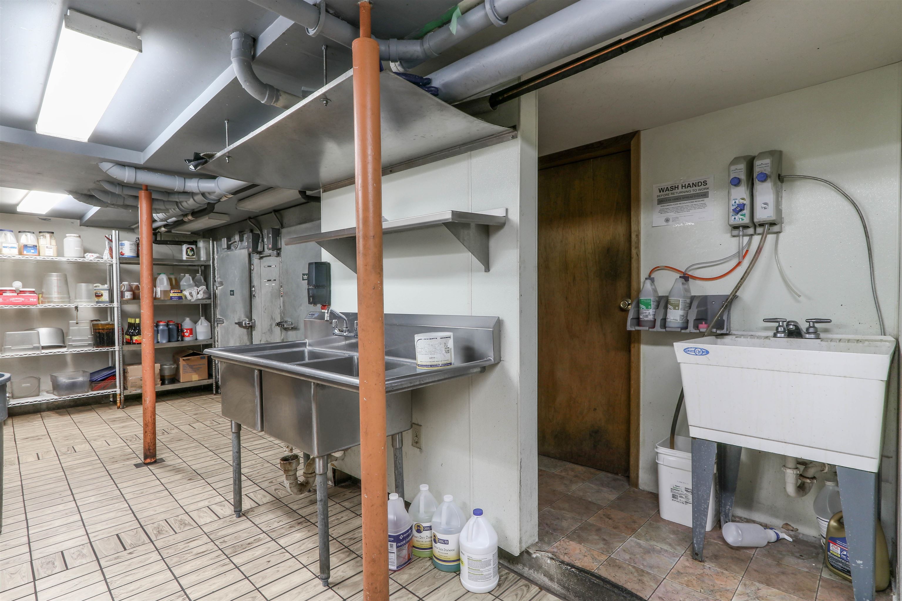 112 E VETERANS PARKWAY, Marshfield, Wisconsin 54449, ,Commercial/industrial,For Sale,112 E VETERANS PARKWAY,22202565