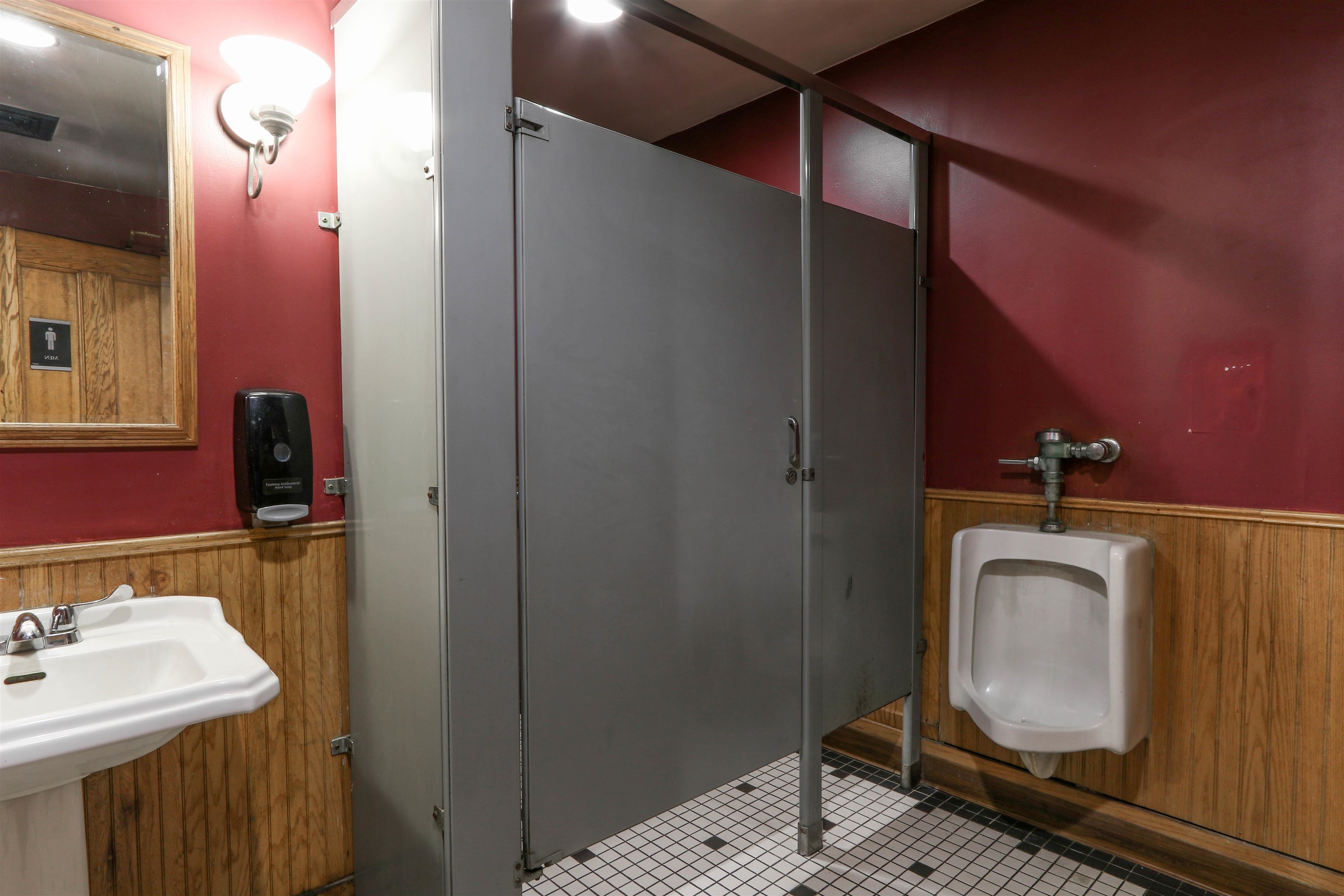 112 E VETERANS PARKWAY, Marshfield, Wisconsin 54449, ,Commercial/industrial,For Sale,112 E VETERANS PARKWAY,22202565