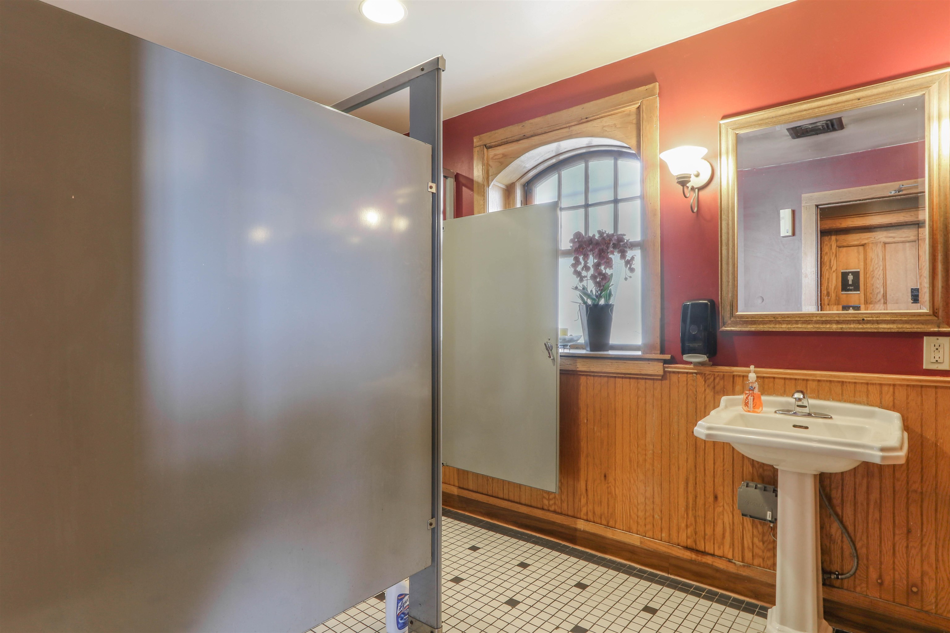 112 E VETERANS PARKWAY, Marshfield, Wisconsin 54449, ,Commercial/industrial,For Sale,112 E VETERANS PARKWAY,22202565