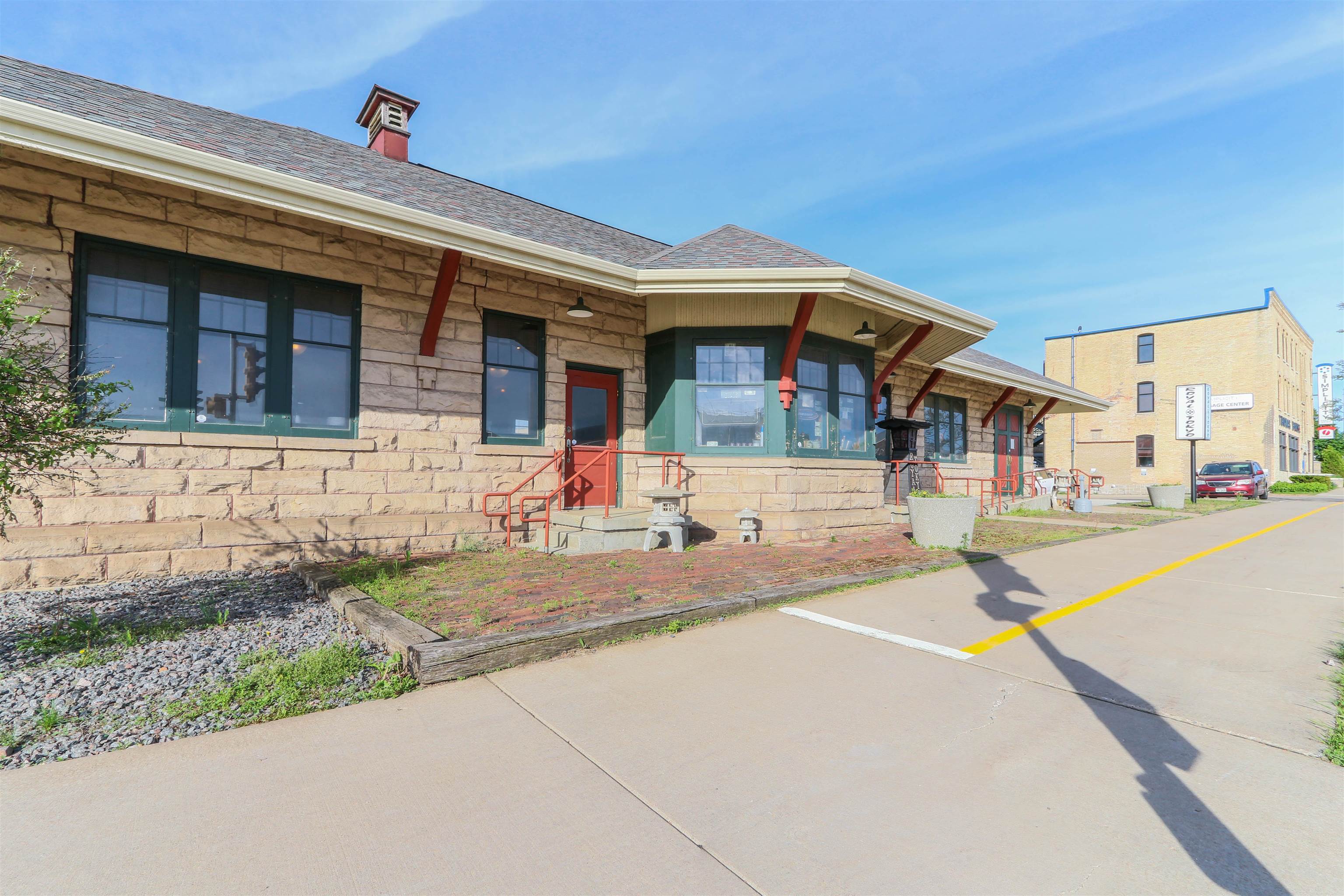 112 E VETERANS PARKWAY, Marshfield, Wisconsin 54449, ,Commercial/industrial,For Sale,112 E VETERANS PARKWAY,22202565