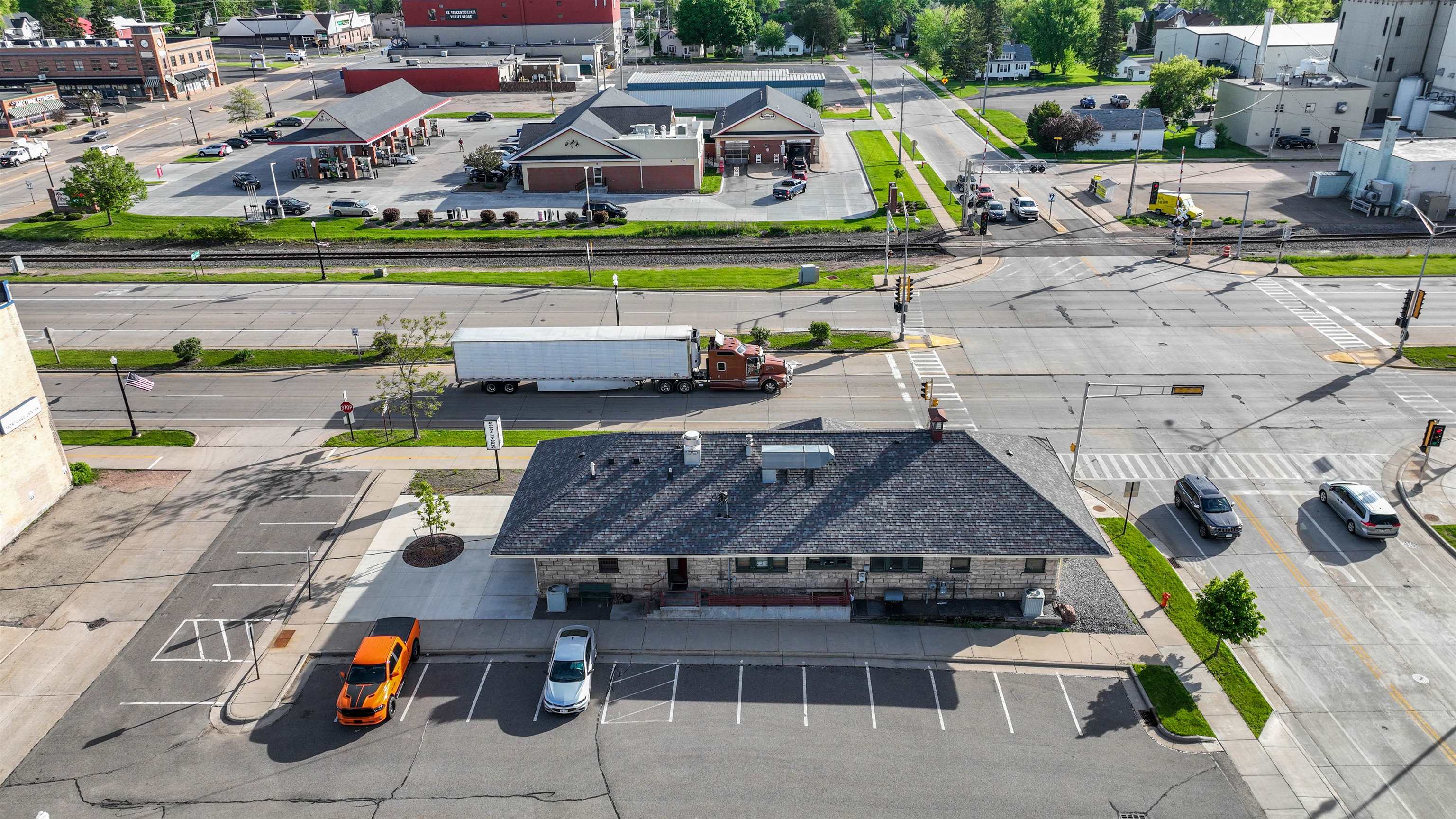 112 E VETERANS PARKWAY, Marshfield, Wisconsin 54449, ,Commercial/industrial,For Sale,112 E VETERANS PARKWAY,22202565