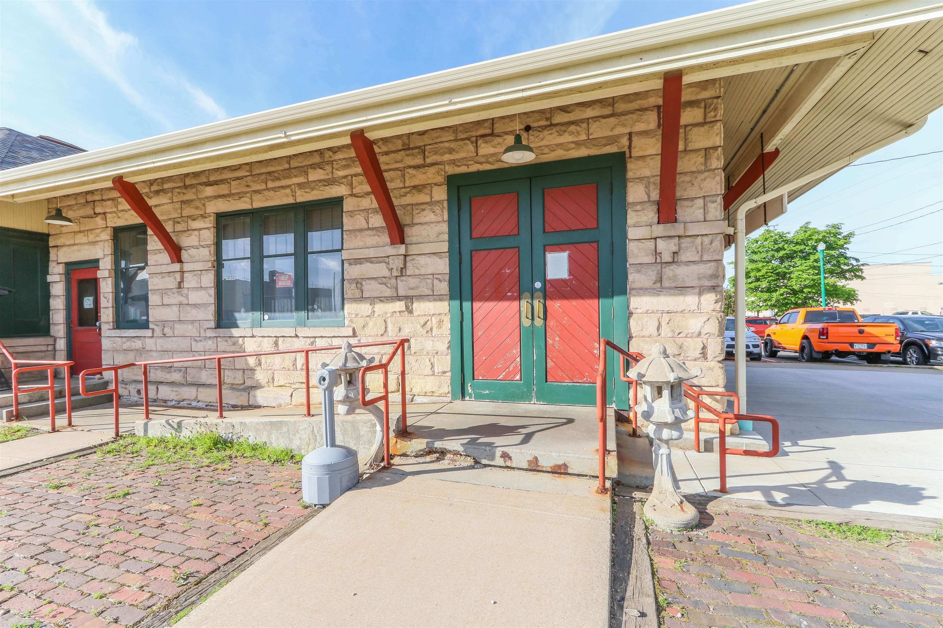 112 E VETERANS PARKWAY, Marshfield, Wisconsin 54449, ,Commercial/industrial,For Sale,112 E VETERANS PARKWAY,22202565