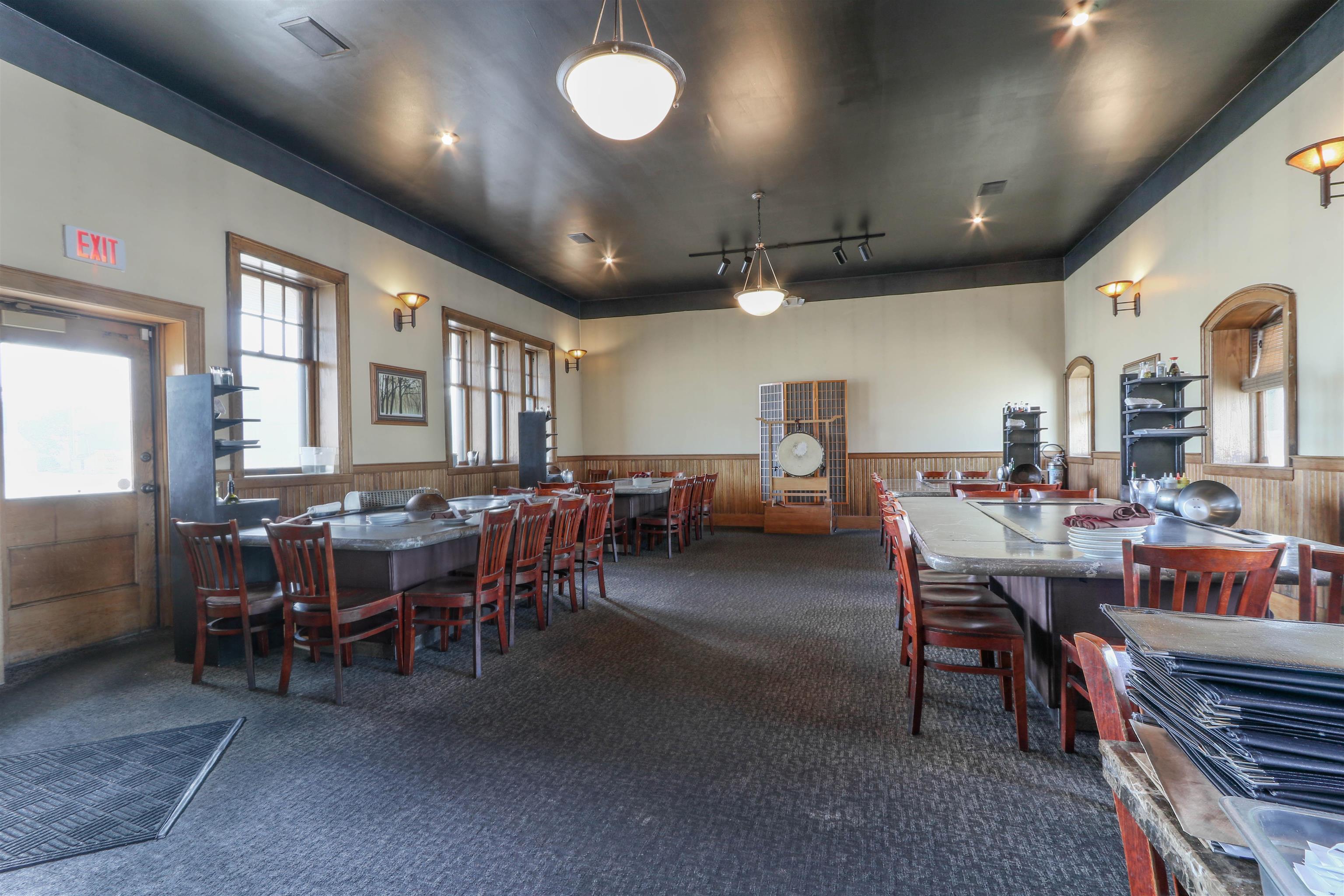 112 E VETERANS PARKWAY, Marshfield, Wisconsin 54449, ,Commercial/industrial,For Sale,112 E VETERANS PARKWAY,22202565