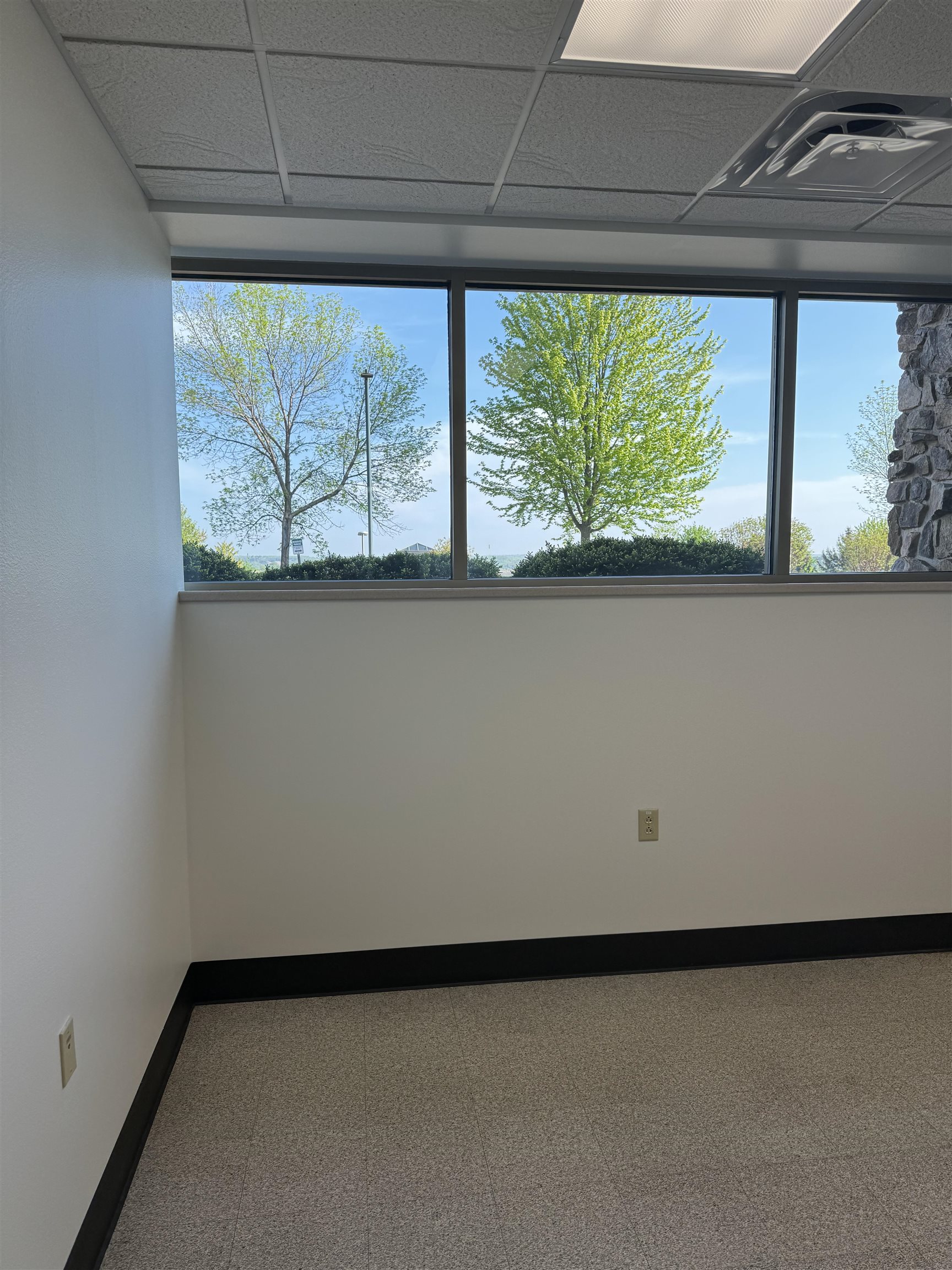 327 N 17TH AVENUE, Wausau, Wisconsin 54401, ,Commercial/industrial,For Rent,327 N 17TH AVENUE,22402590