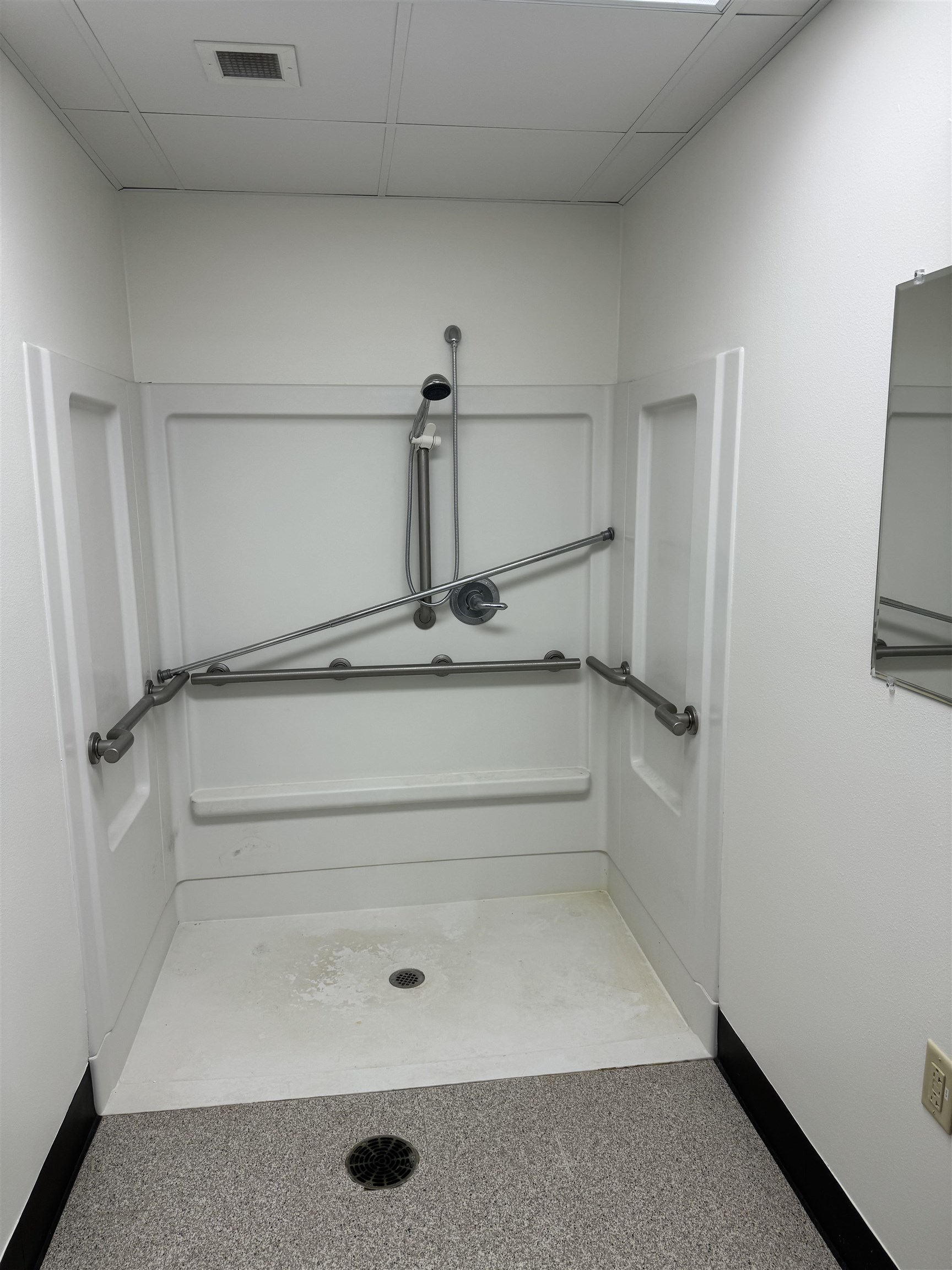 327 N 17TH AVENUE, Wausau, Wisconsin 54401, ,Commercial/industrial,For Rent,327 N 17TH AVENUE,22402590