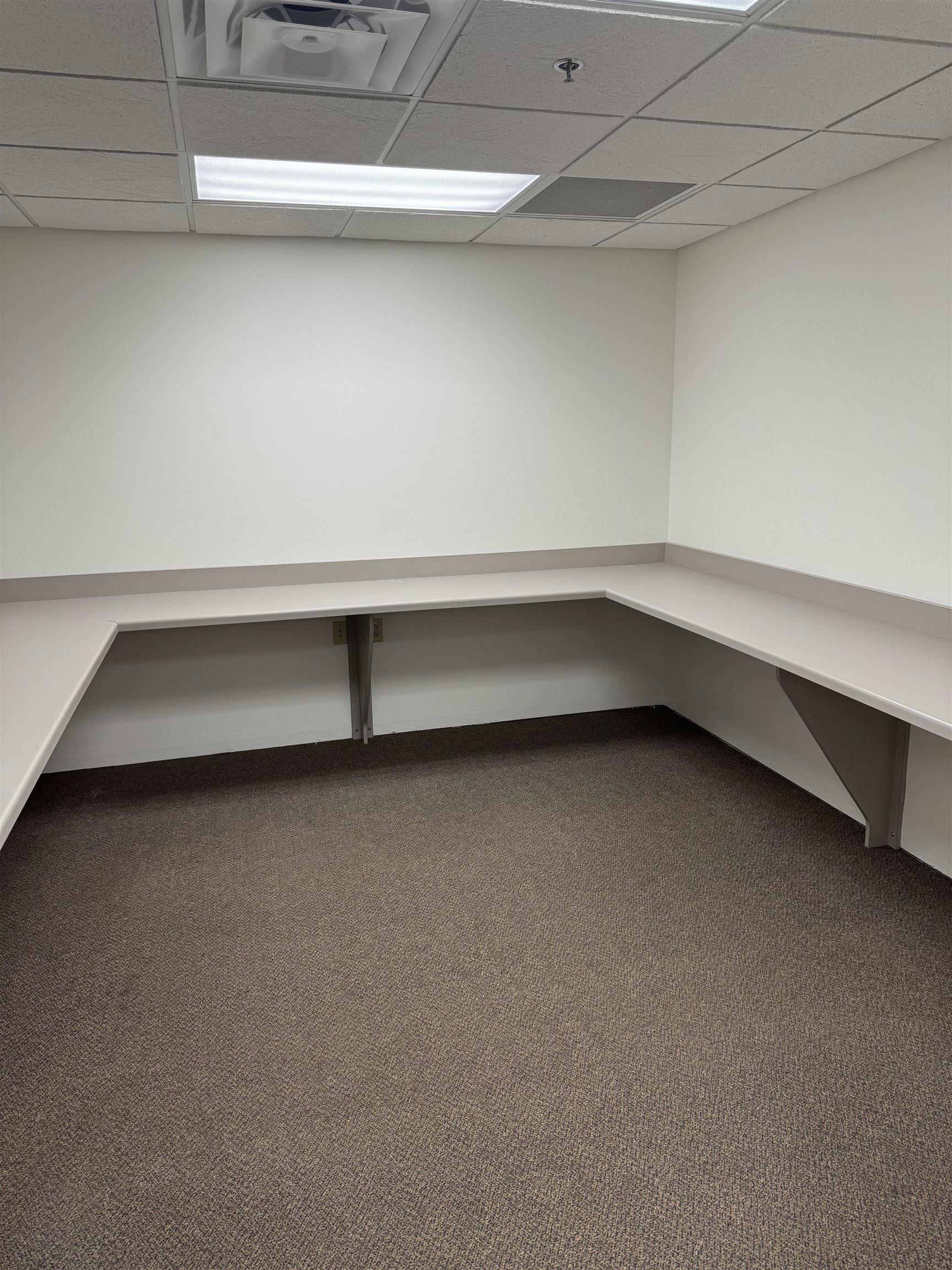 327 N 17TH AVENUE, Wausau, Wisconsin 54401, ,Commercial/industrial,For Rent,327 N 17TH AVENUE,22402590