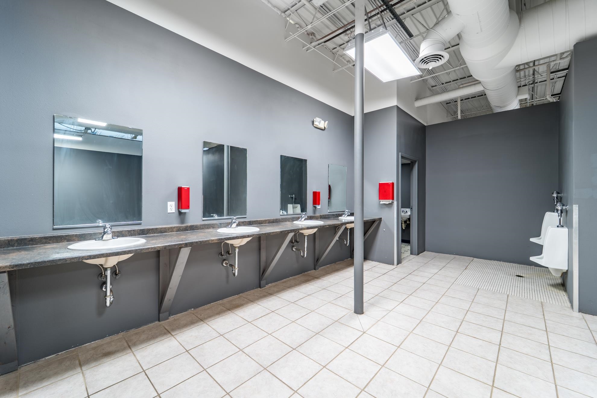 2215 GRAND AVENUE, Wausau, Wisconsin 54403, ,Commercial/industrial,For Rent,2215 GRAND AVENUE,22500583