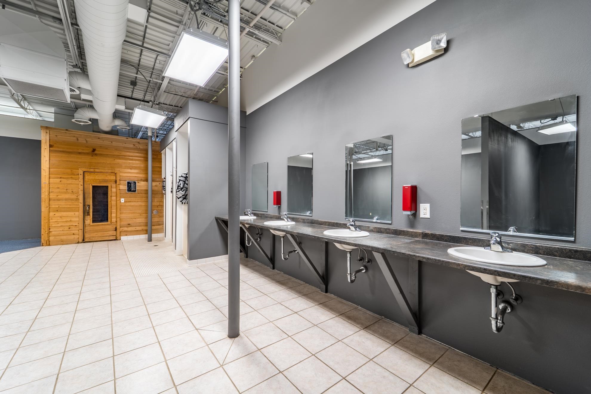 2215 GRAND AVENUE, Wausau, Wisconsin 54403, ,Commercial/industrial,For Rent,2215 GRAND AVENUE,22500583