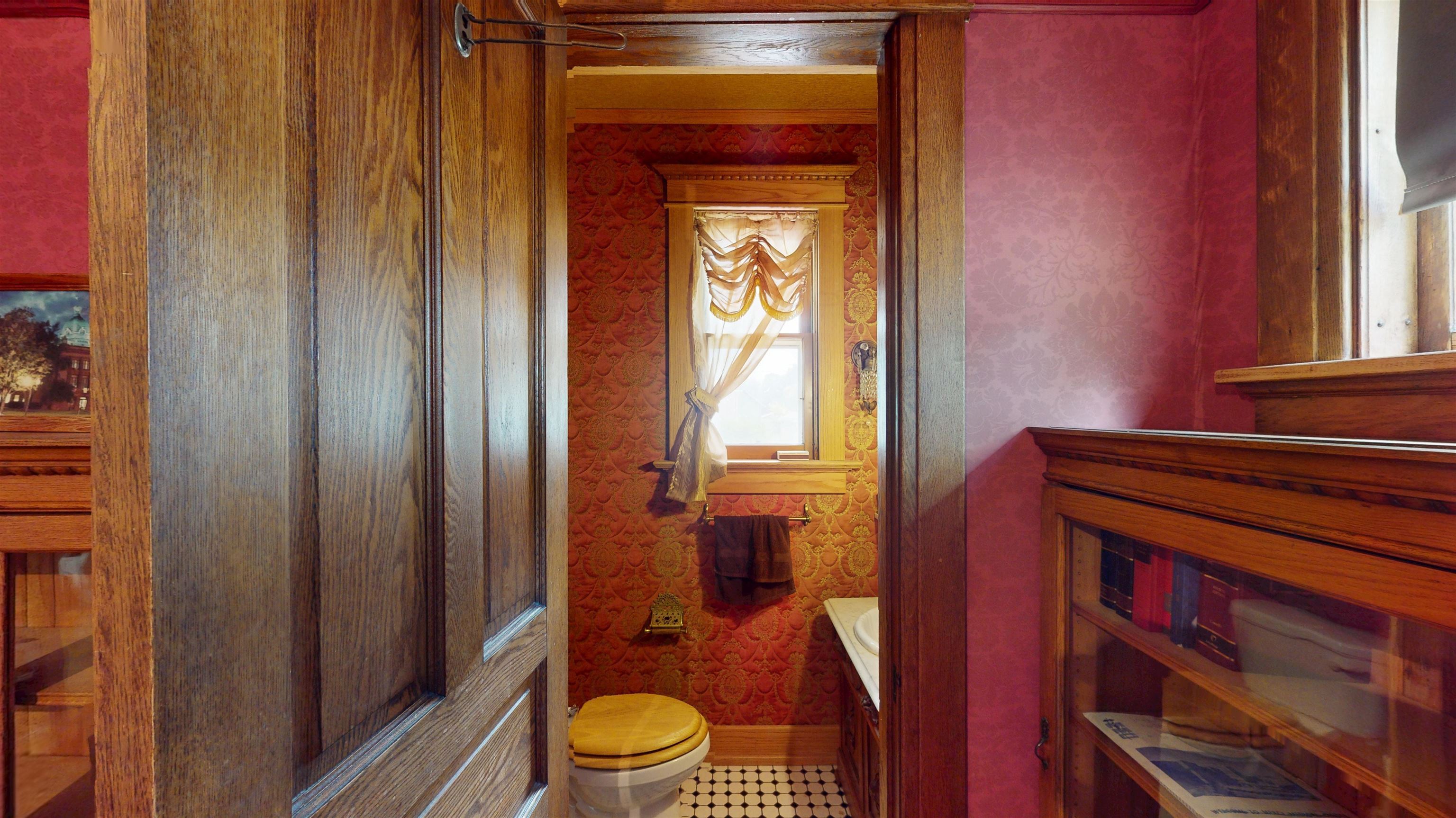 201 S VINE AVENUE, Marshfield, Wisconsin 54449, 5 Bedrooms Bedrooms, ,2 BathroomsBathrooms,Residential,For Sale,201 S VINE AVENUE,22500928