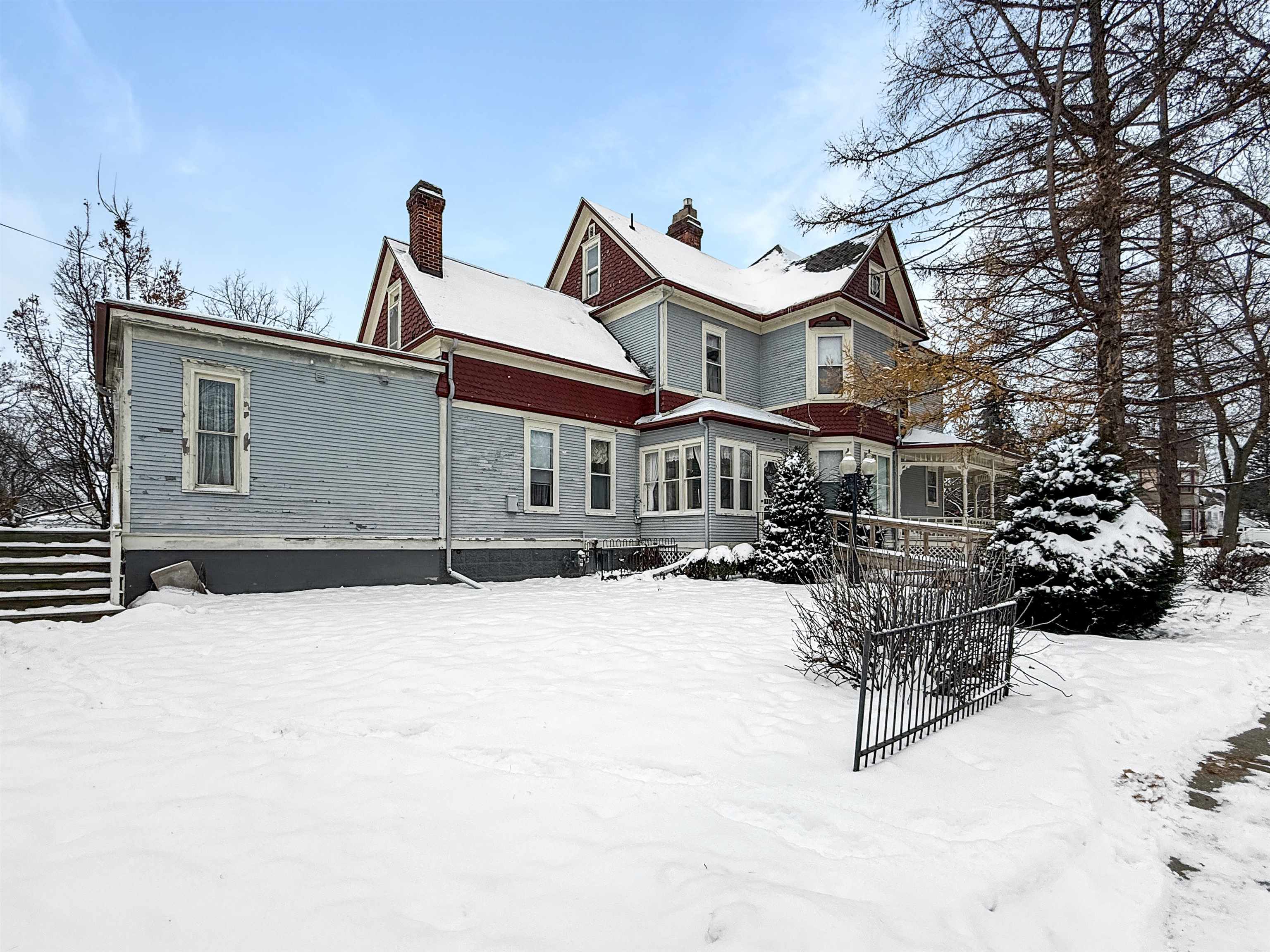 201 S VINE AVENUE, Marshfield, Wisconsin 54449, 5 Bedrooms Bedrooms, ,2 BathroomsBathrooms,Residential,For Sale,201 S VINE AVENUE,22500928