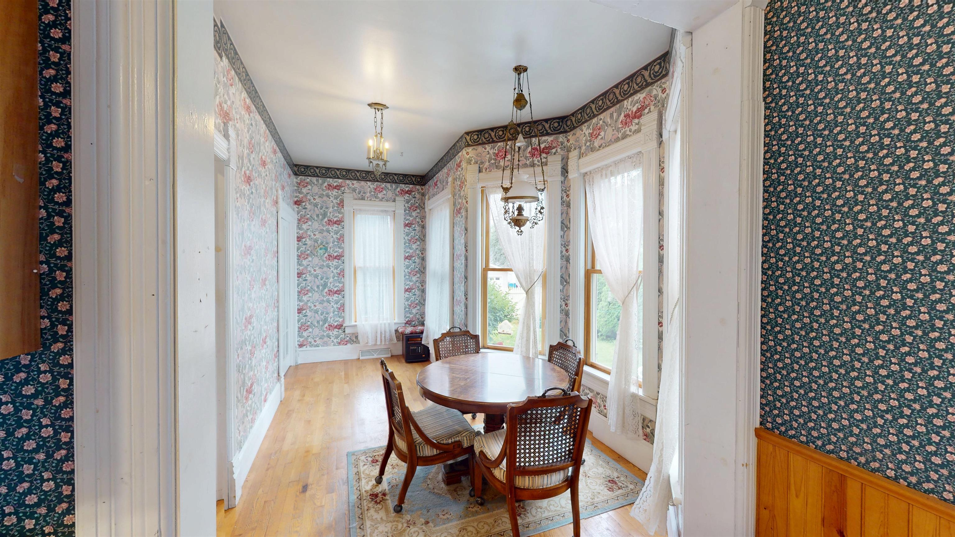 201 S VINE AVENUE, Marshfield, Wisconsin 54449, 5 Bedrooms Bedrooms, ,2 BathroomsBathrooms,Residential,For Sale,201 S VINE AVENUE,22500928