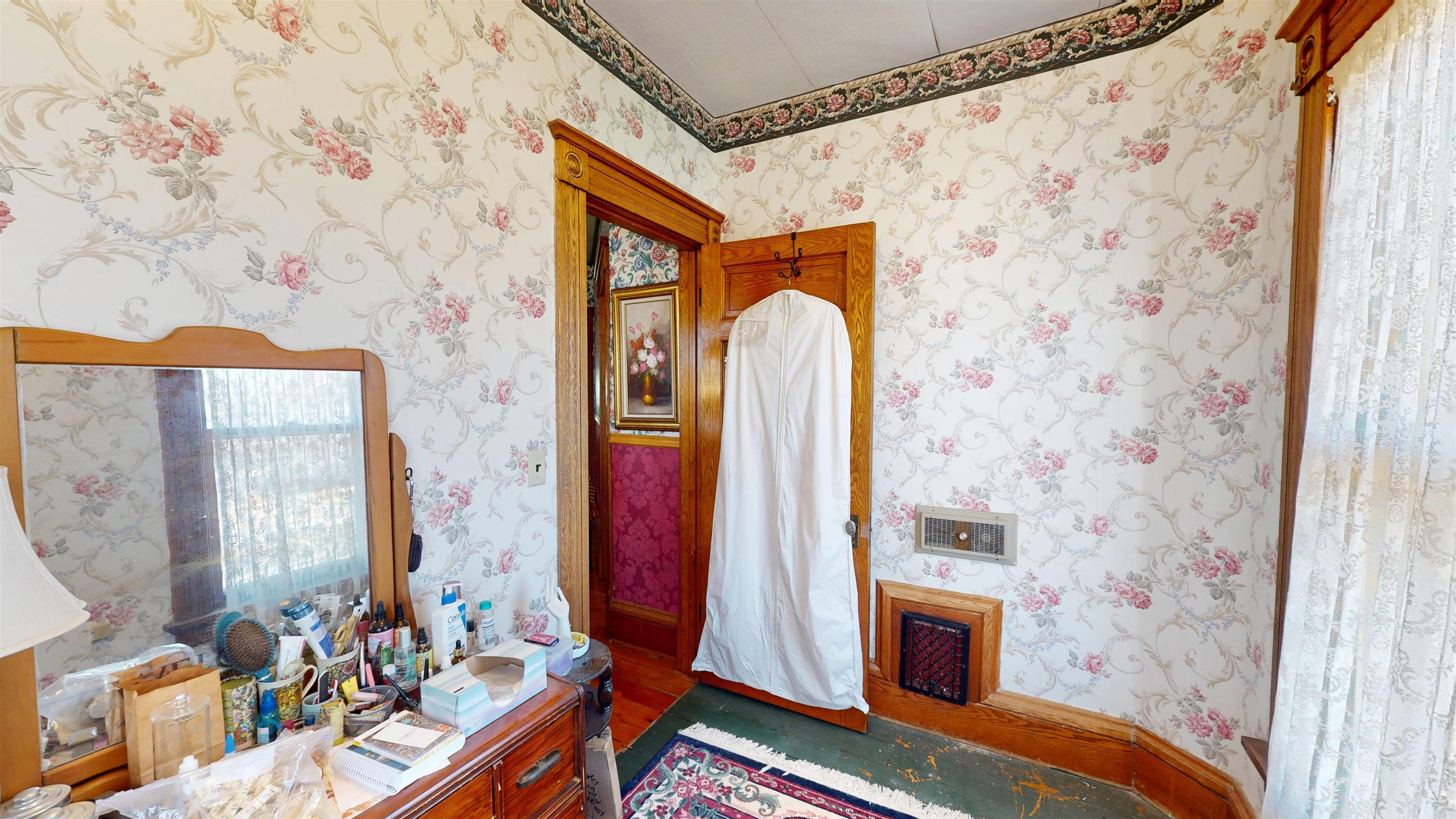 201 S VINE AVENUE, Marshfield, Wisconsin 54449, 5 Bedrooms Bedrooms, ,2 BathroomsBathrooms,Residential,For Sale,201 S VINE AVENUE,22500928