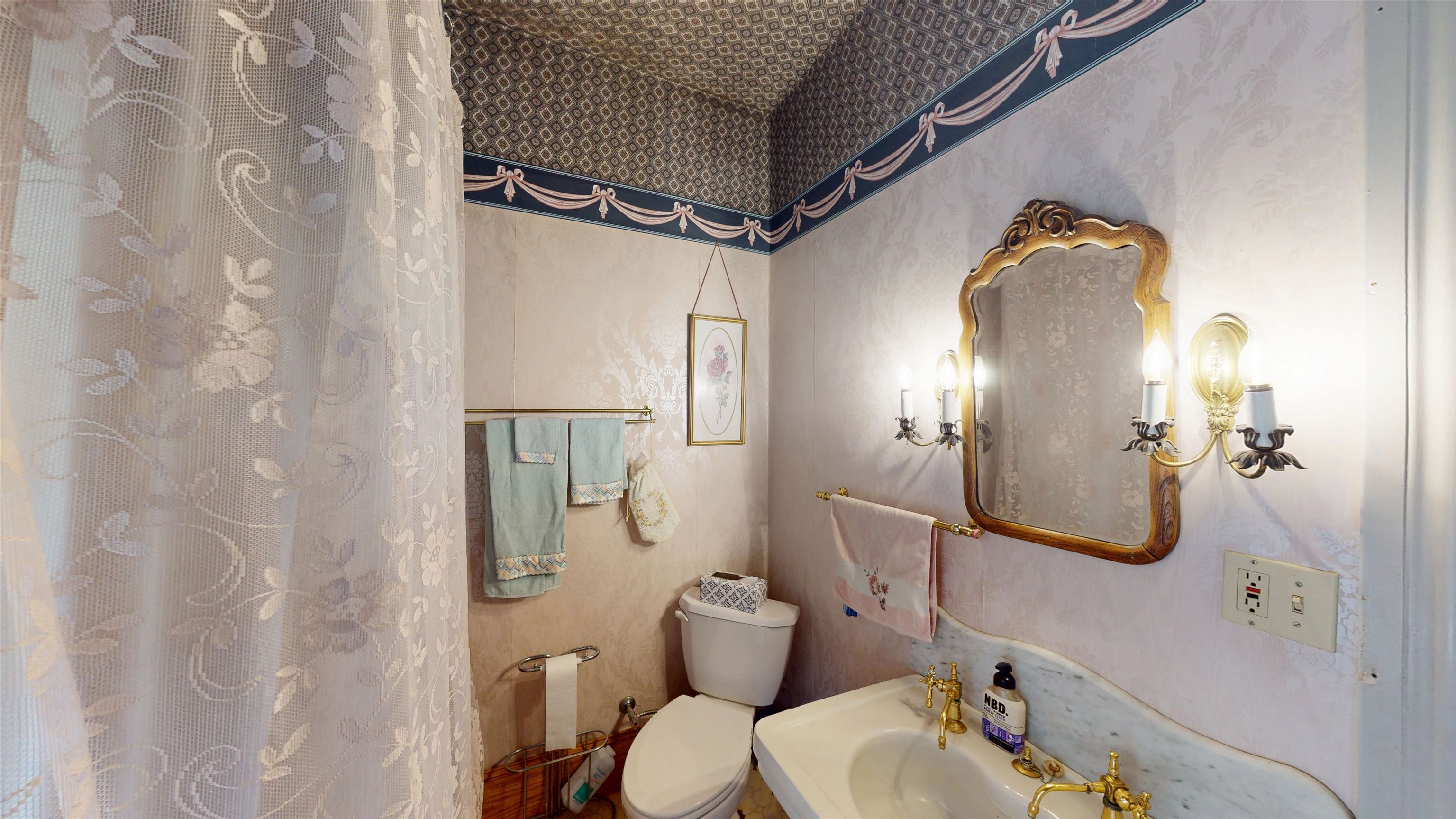 201 S VINE AVENUE, Marshfield, Wisconsin 54449, 5 Bedrooms Bedrooms, ,2 BathroomsBathrooms,Residential,For Sale,201 S VINE AVENUE,22500928