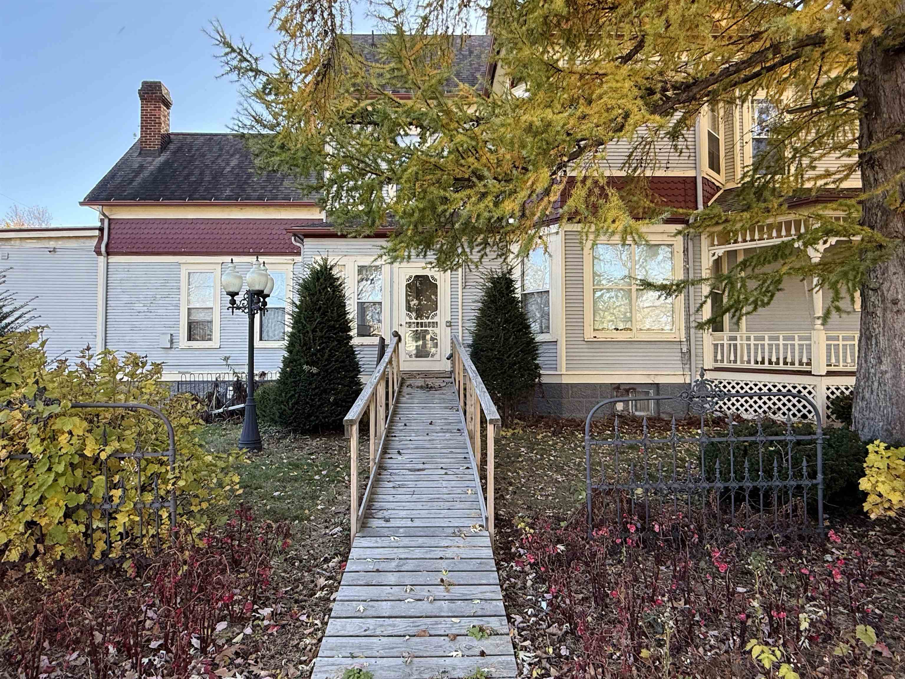 201 S VINE AVENUE, Marshfield, Wisconsin 54449, 5 Bedrooms Bedrooms, ,2 BathroomsBathrooms,Residential,For Sale,201 S VINE AVENUE,22500928