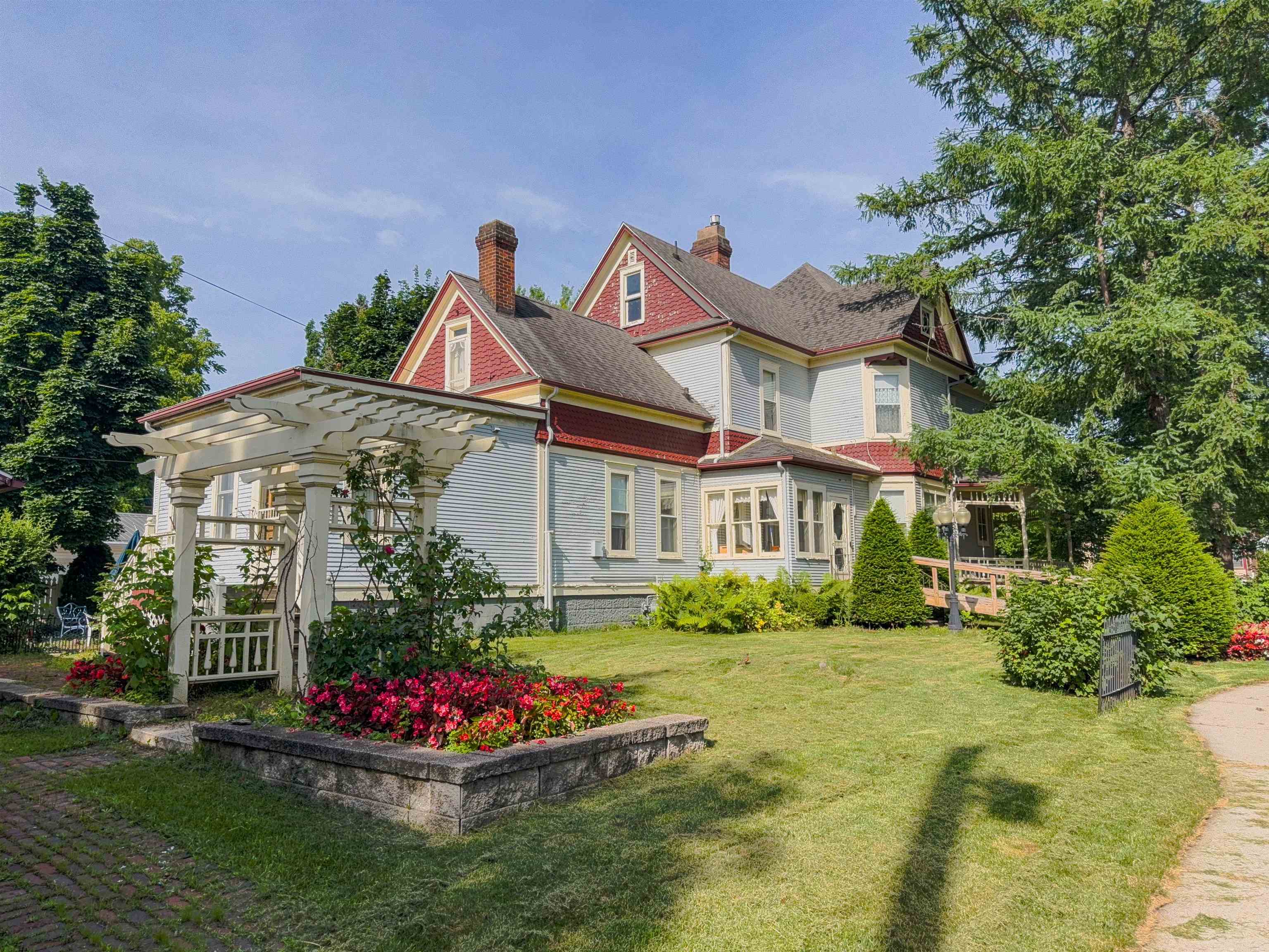 201 S VINE AVENUE, Marshfield, Wisconsin 54449, 5 Bedrooms Bedrooms, ,2 BathroomsBathrooms,Residential,For Sale,201 S VINE AVENUE,22500928