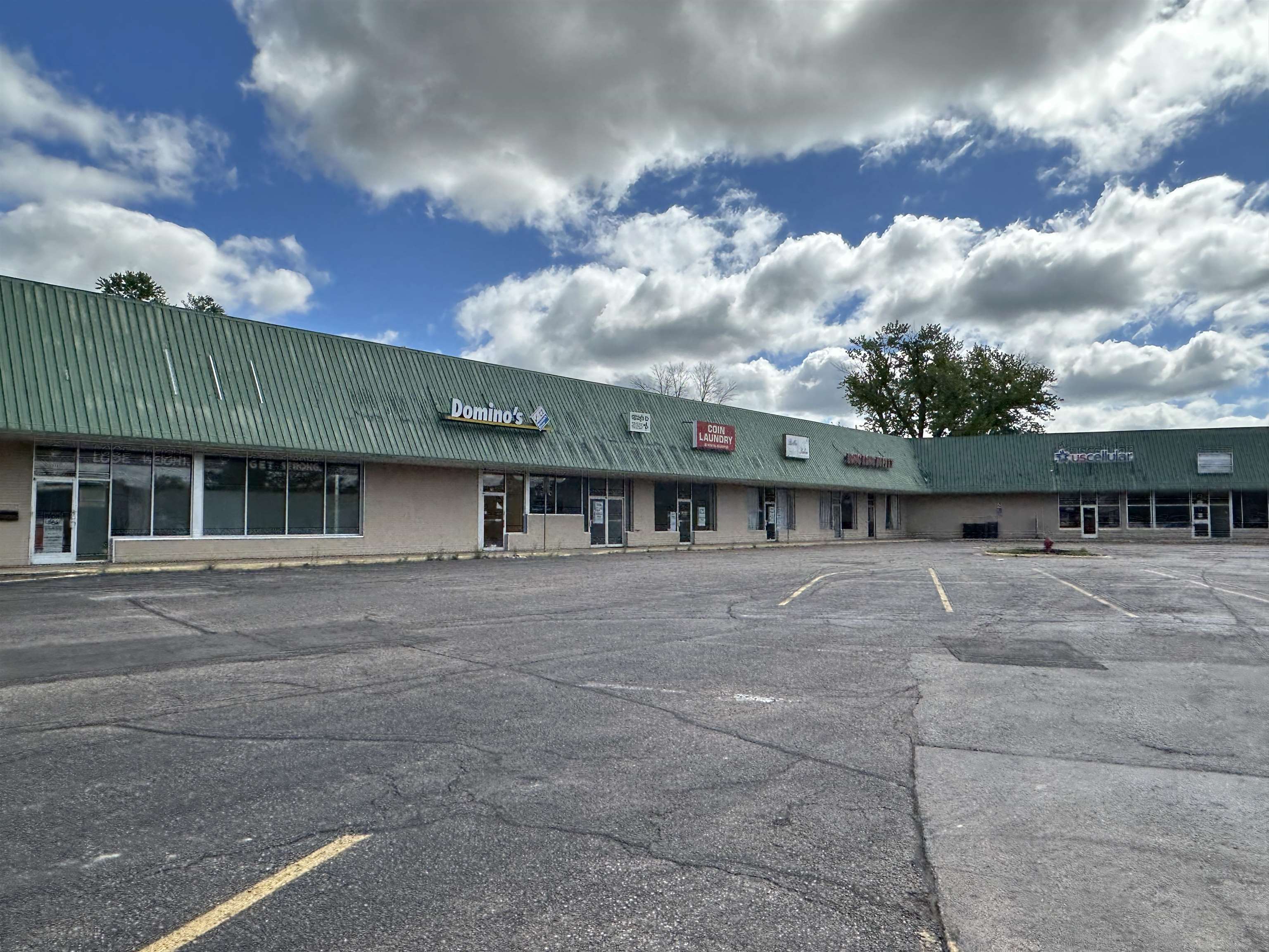 300 WOLF RIVER PLAZA, New London, Wisconsin 54961, ,Commercial/industrial,For Rent,300 WOLF RIVER PLAZA,22502344