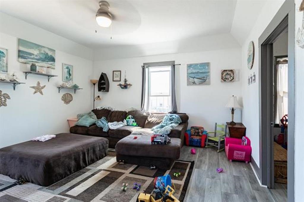 1322 W MAIN STREET, Merrill, Wisconsin 54452, 2 Bedrooms Bedrooms, 5 Rooms Rooms,1 BathroomBathrooms,Multi-family,For Sale,1322 W MAIN STREET,22502395