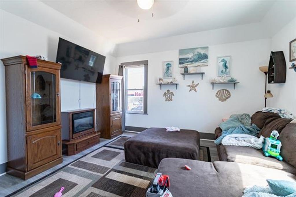 1322 W MAIN STREET, Merrill, Wisconsin 54452, 2 Bedrooms Bedrooms, 5 Rooms Rooms,1 BathroomBathrooms,Multi-family,For Sale,1322 W MAIN STREET,22502395