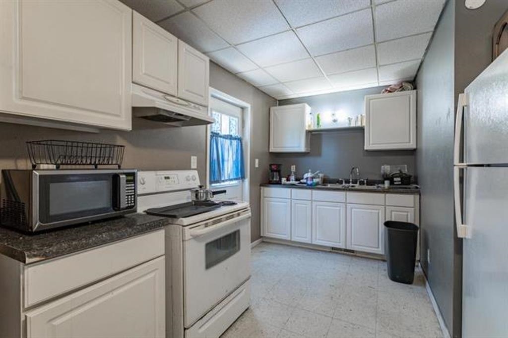 1322 W MAIN STREET, Merrill, Wisconsin 54452, 2 Bedrooms Bedrooms, 5 Rooms Rooms,1 BathroomBathrooms,Multi-family,For Sale,1322 W MAIN STREET,22502395