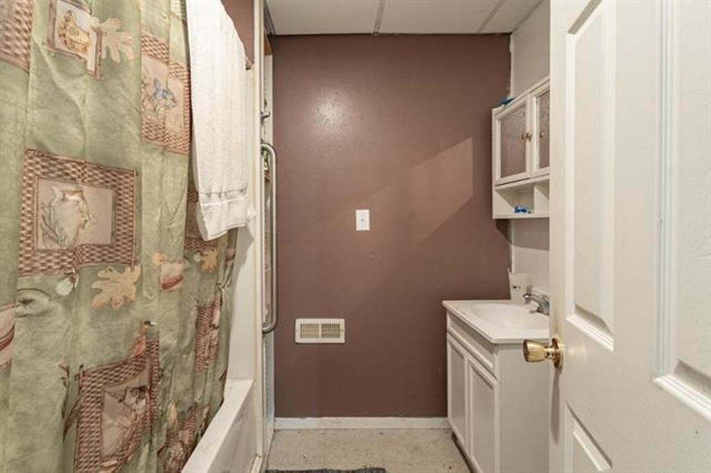 1322 W MAIN STREET, Merrill, Wisconsin 54452, 2 Bedrooms Bedrooms, 5 Rooms Rooms,1 BathroomBathrooms,Multi-family,For Sale,1322 W MAIN STREET,22502395