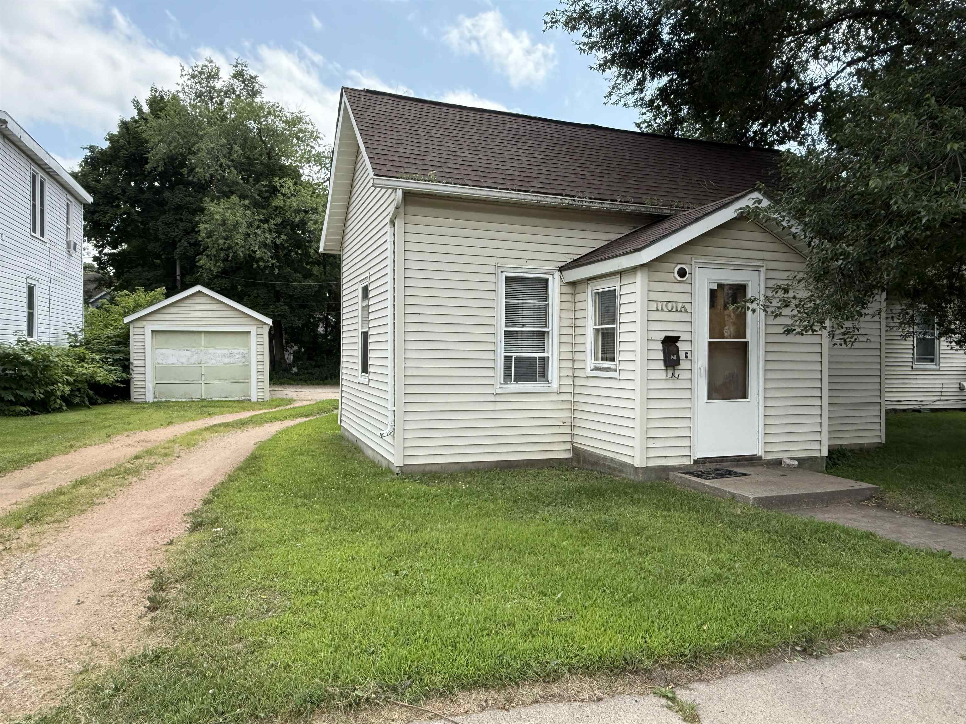 1532 COLLEGE AVENUE, Stevens Point, Wisconsin 54481, 4 Bedrooms Bedrooms, 7 Rooms Rooms,2 BathroomsBathrooms,Multi-family,For Sale,1532 COLLEGE AVENUE,22503545