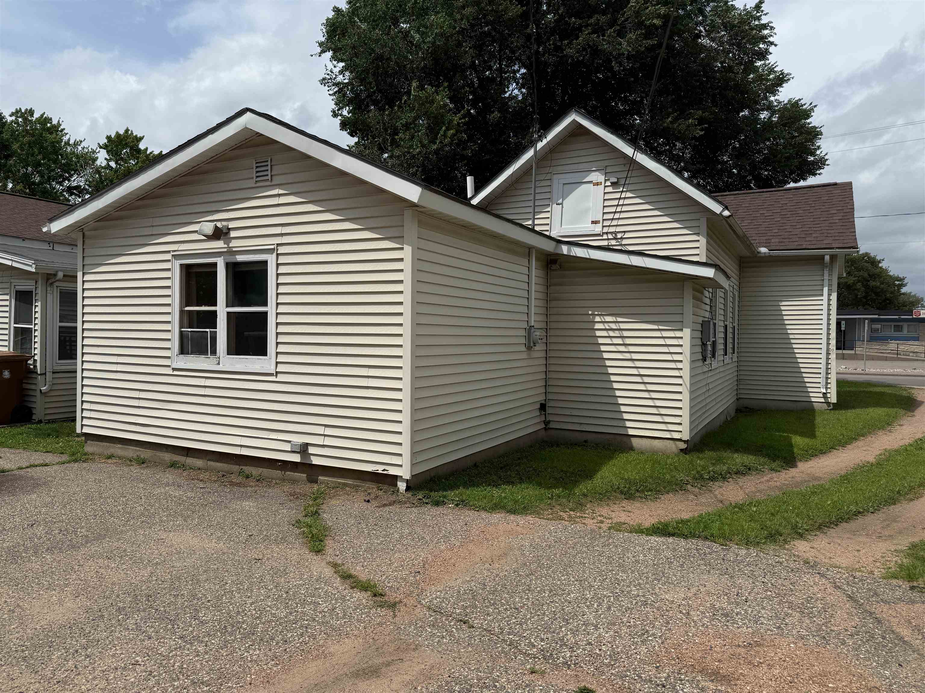 1532 COLLEGE AVENUE, Stevens Point, Wisconsin 54481, 4 Bedrooms Bedrooms, 7 Rooms Rooms,2 BathroomsBathrooms,Multi-family,For Sale,1532 COLLEGE AVENUE,22503545