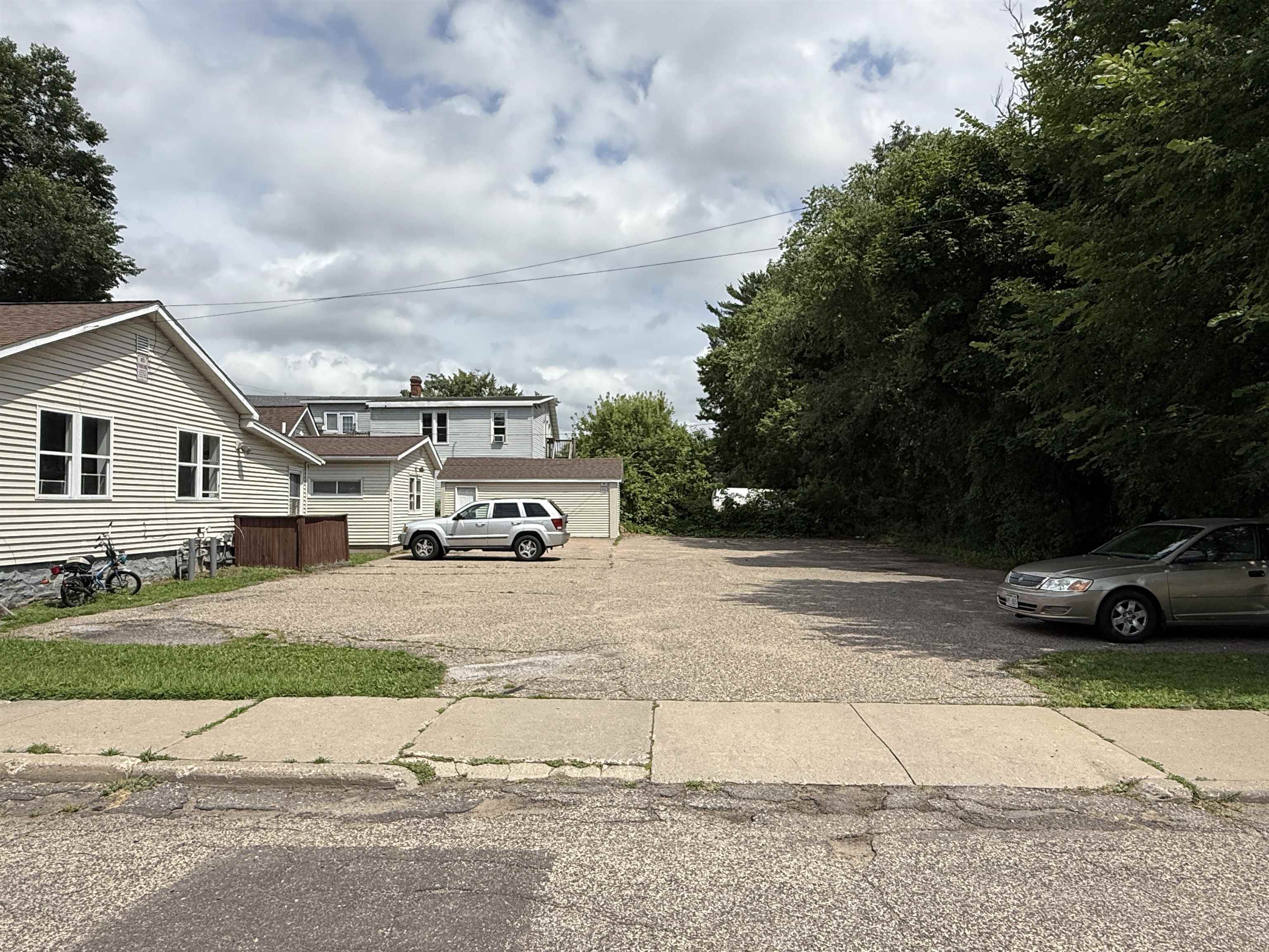 1532 COLLEGE AVENUE, Stevens Point, Wisconsin 54481, 4 Bedrooms Bedrooms, 7 Rooms Rooms,2 BathroomsBathrooms,Multi-family,For Sale,1532 COLLEGE AVENUE,22503545