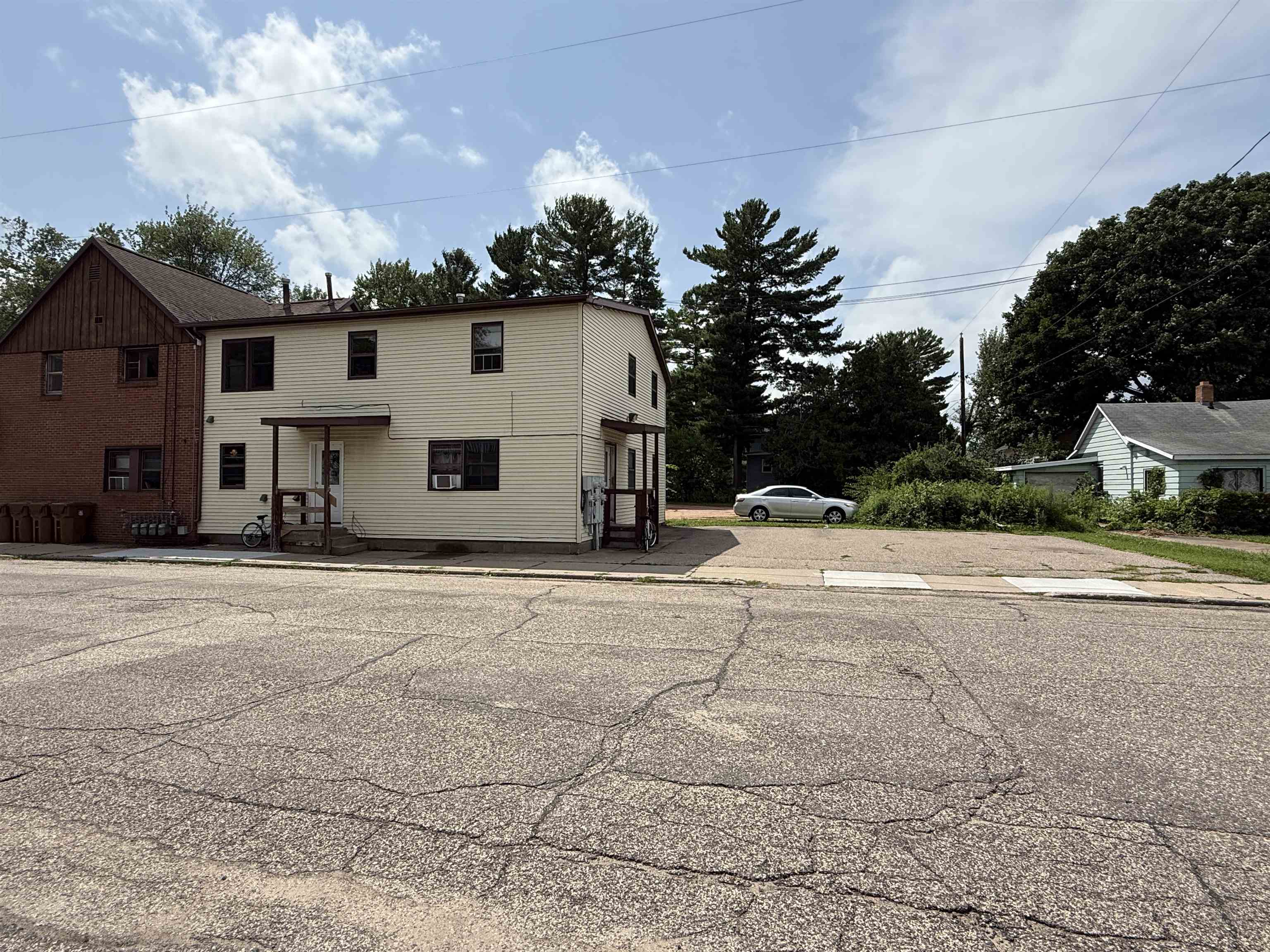 1532 COLLEGE AVENUE, Stevens Point, Wisconsin 54481, 4 Bedrooms Bedrooms, 7 Rooms Rooms,2 BathroomsBathrooms,Multi-family,For Sale,1532 COLLEGE AVENUE,22503545