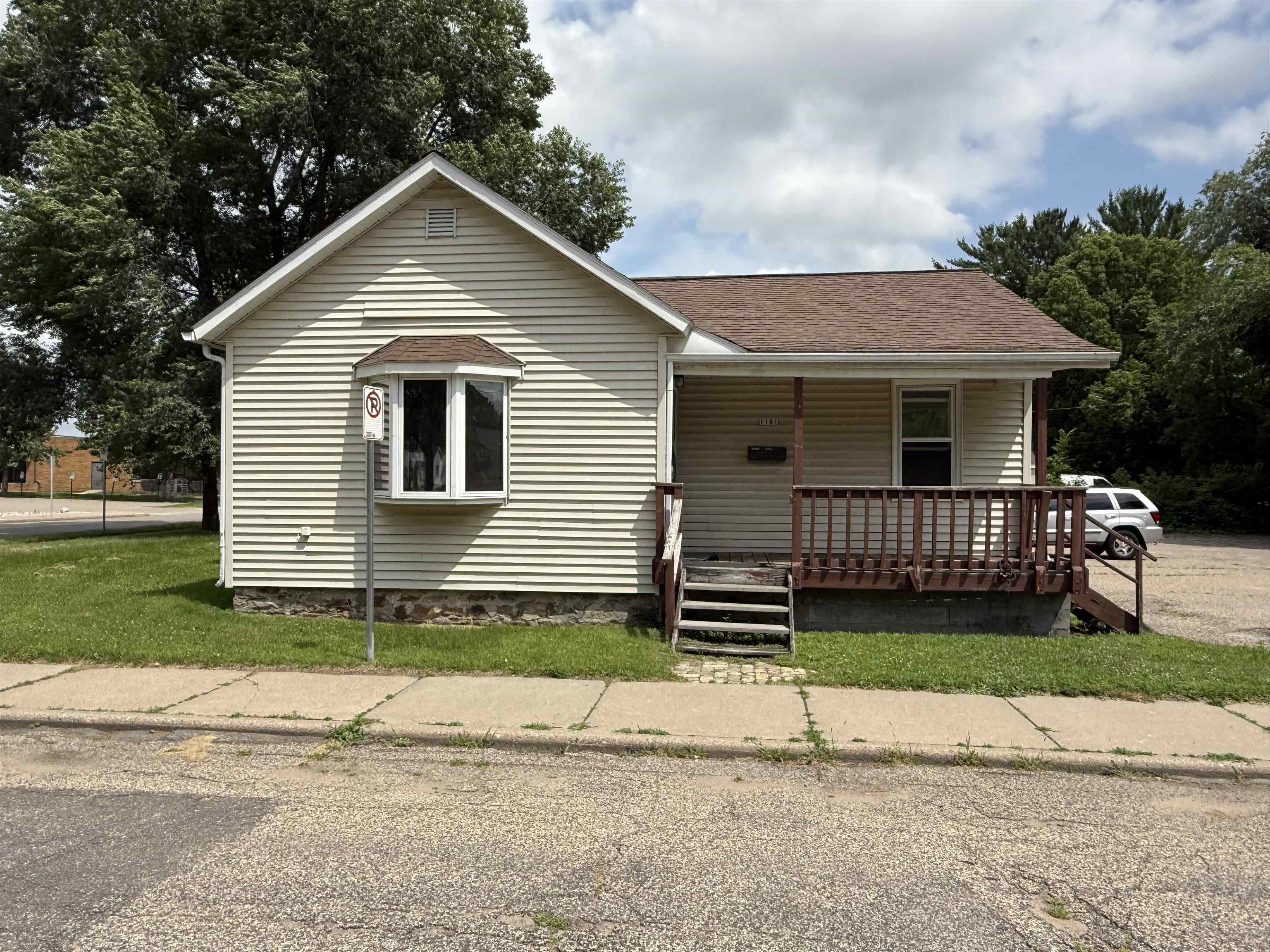 1532 COLLEGE AVENUE, Stevens Point, Wisconsin 54481, 4 Bedrooms Bedrooms, 7 Rooms Rooms,2 BathroomsBathrooms,Multi-family,For Sale,1532 COLLEGE AVENUE,22503545