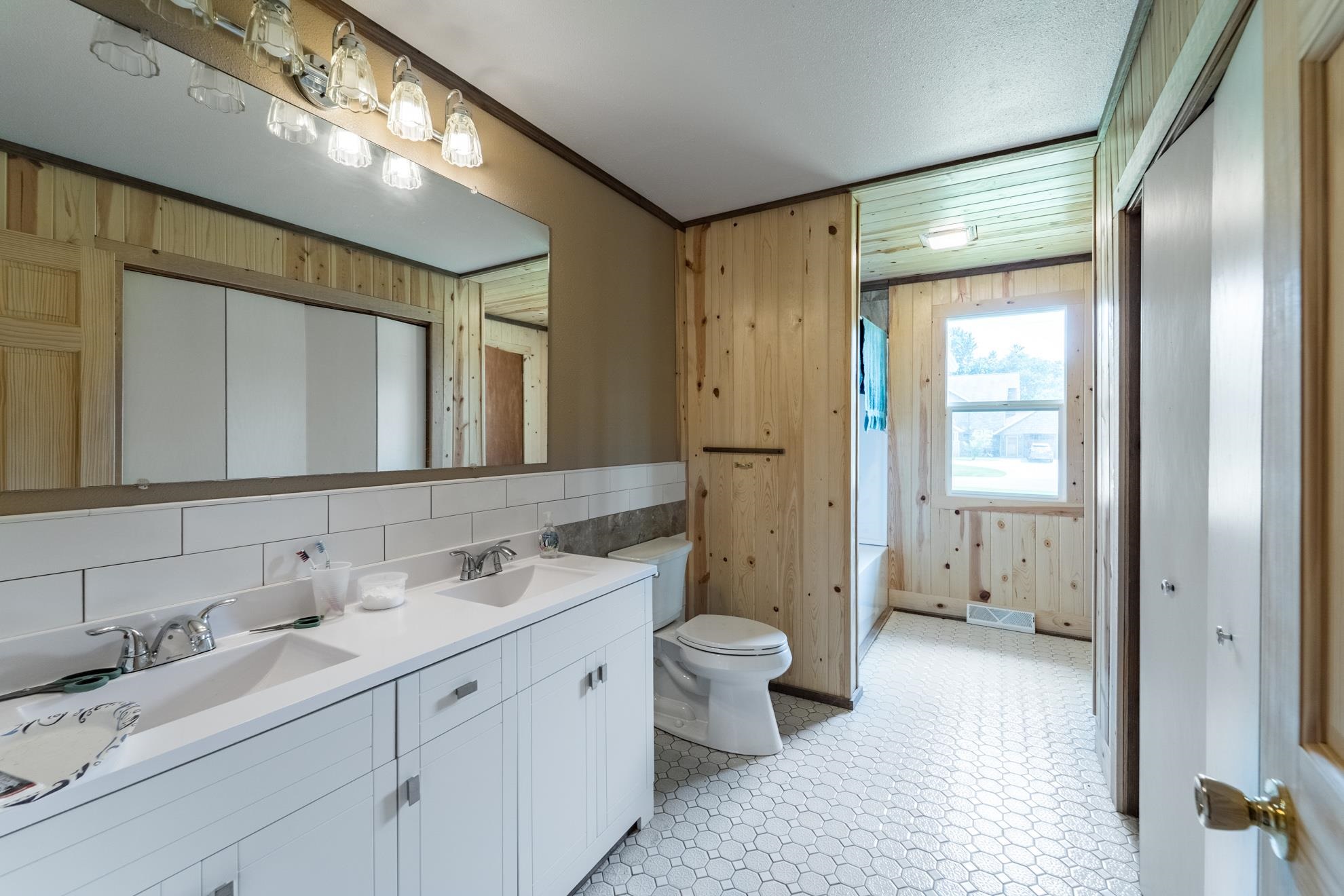 190 COUNTY ROAD N, Birnamwood, Wisconsin 54414, 3 Bedrooms Bedrooms, ,2 BathroomsBathrooms,Residential,For Sale,190 COUNTY ROAD N,22503566