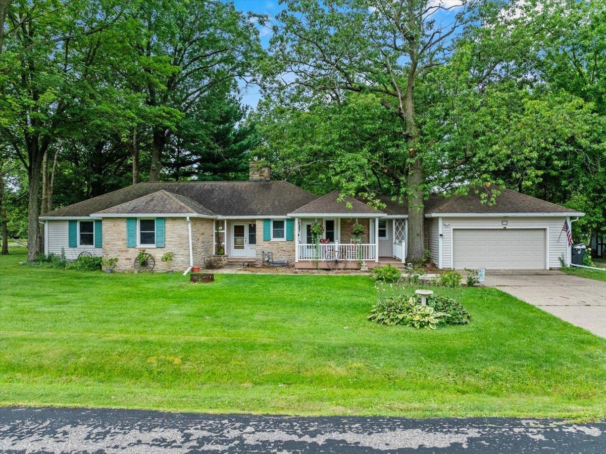 718 S DRAKE AVENUE, Marshfield, Wisconsin 54449-9999, 4 Bedrooms Bedrooms, ,3 BathroomsBathrooms,Residential,For Sale,718 S DRAKE AVENUE,22504034
