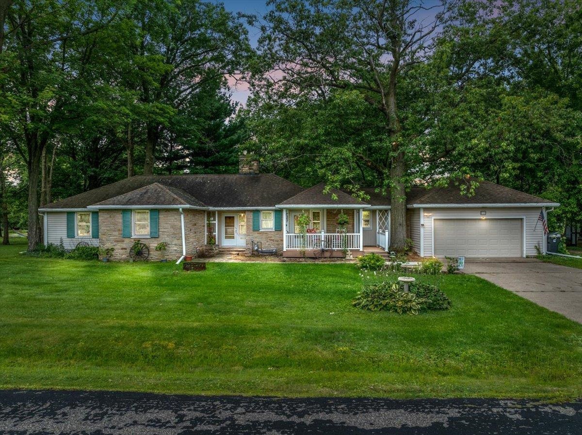 718 S DRAKE AVENUE, Marshfield, Wisconsin 54449-9999, 4 Bedrooms Bedrooms, ,3 BathroomsBathrooms,Residential,For Sale,718 S DRAKE AVENUE,22504034