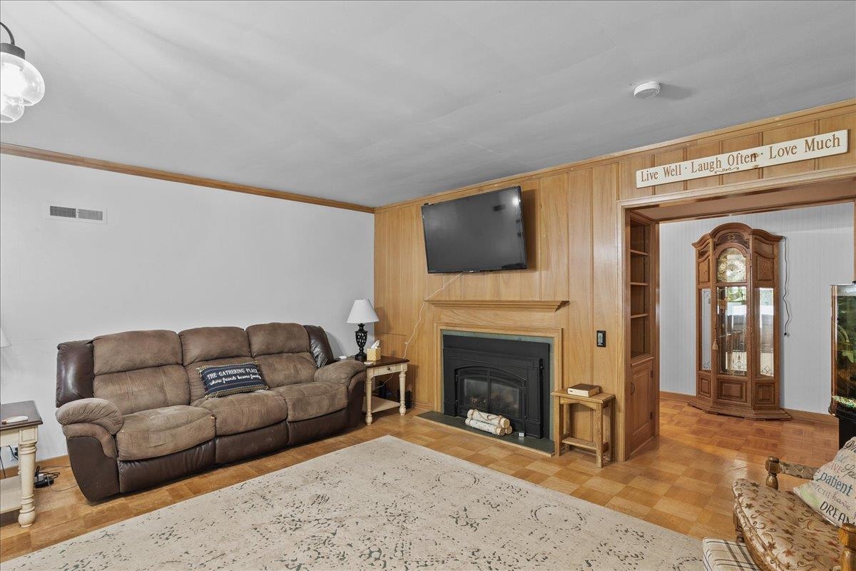 718 S DRAKE AVENUE, Marshfield, Wisconsin 54449-9999, 4 Bedrooms Bedrooms, ,3 BathroomsBathrooms,Residential,For Sale,718 S DRAKE AVENUE,22504034