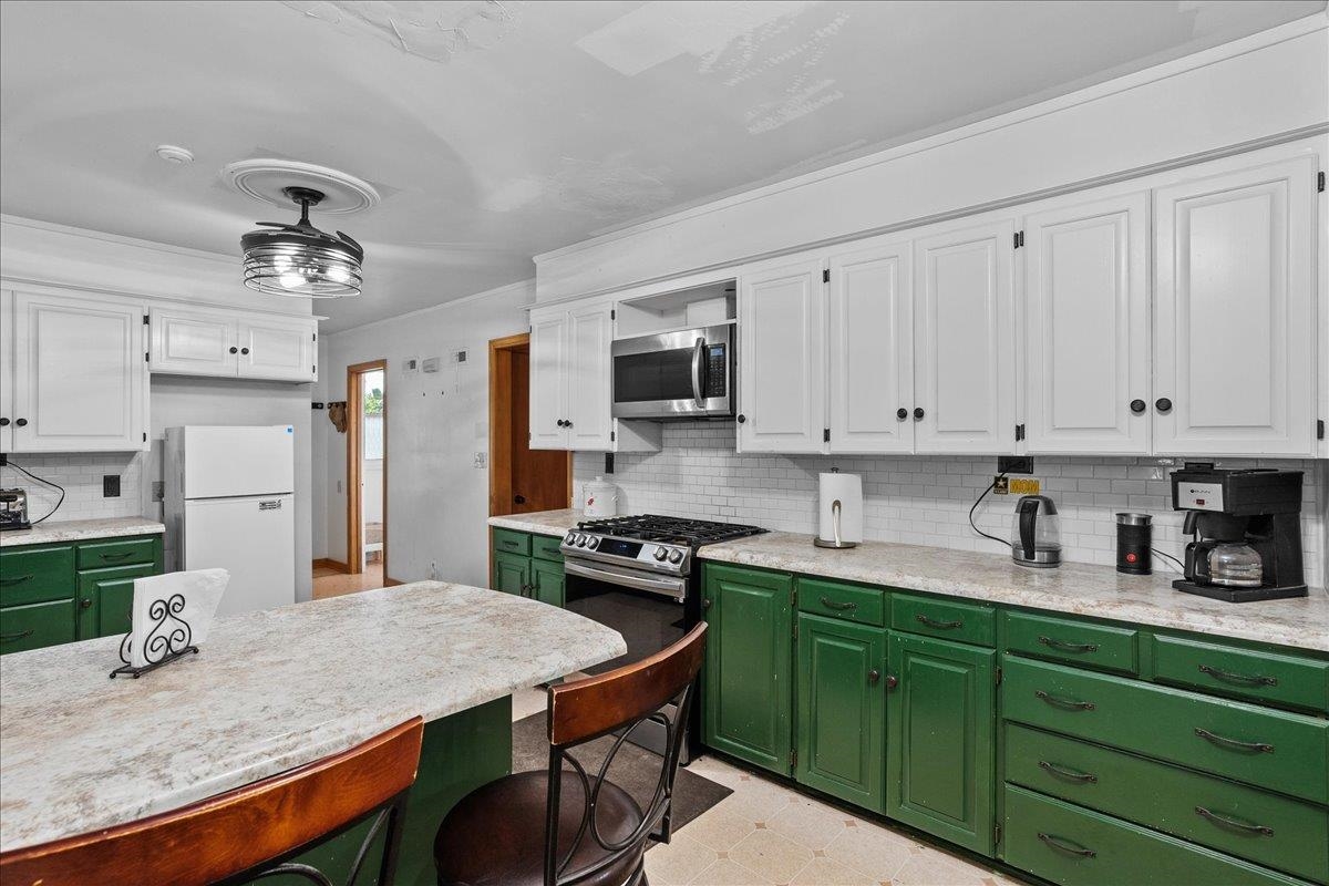 718 S DRAKE AVENUE, Marshfield, Wisconsin 54449-9999, 4 Bedrooms Bedrooms, ,3 BathroomsBathrooms,Residential,For Sale,718 S DRAKE AVENUE,22504034
