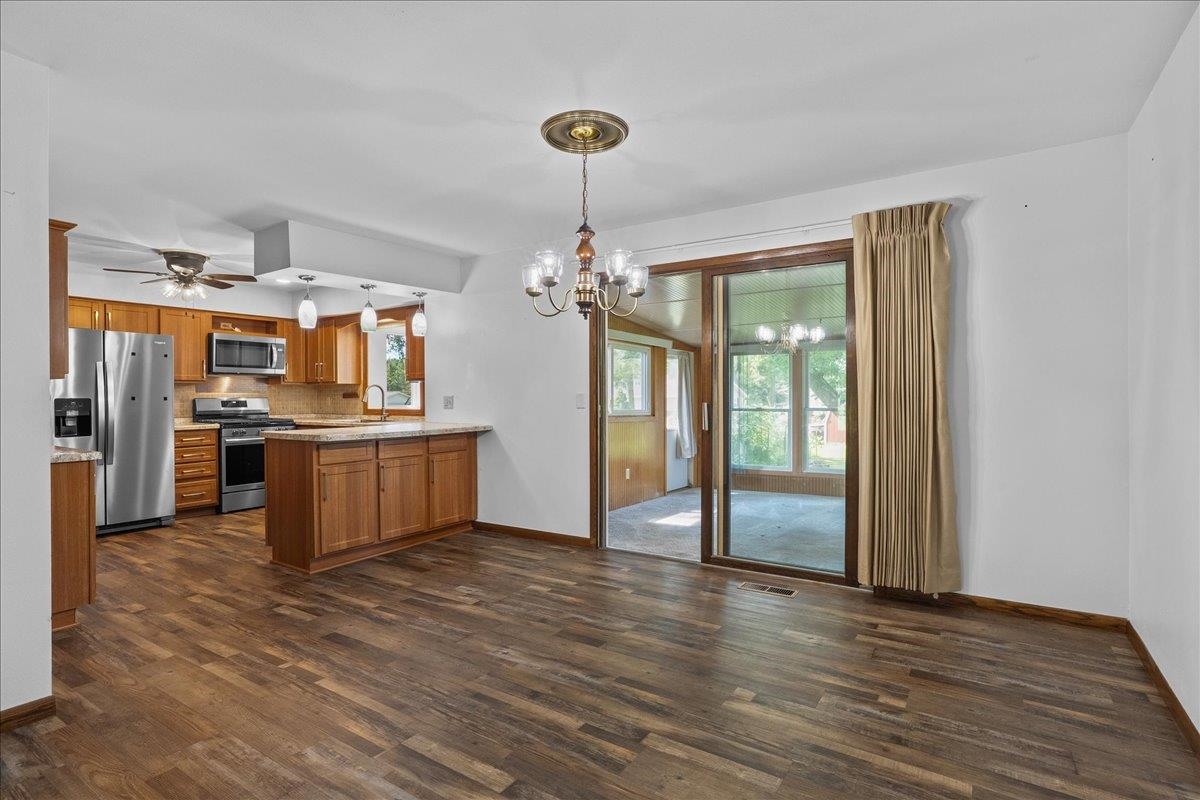 2706 S MAYWOOD AVENUE, Marshfield, Wisconsin 54449-5648, 3 Bedrooms Bedrooms, ,1 BathroomBathrooms,Residential,For Sale,2706 S MAYWOOD AVENUE,22504114