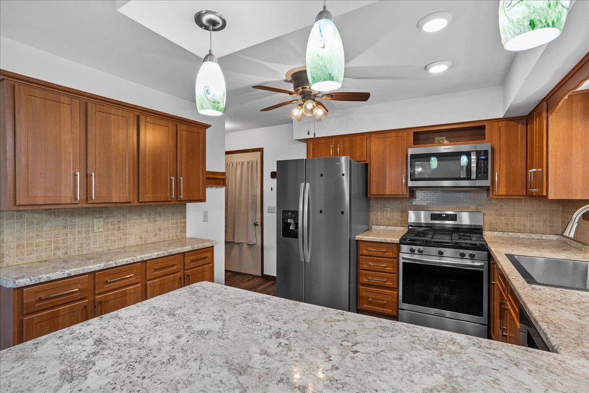 2706 S MAYWOOD AVENUE, Marshfield, Wisconsin 54449-5648, 3 Bedrooms Bedrooms, ,1 BathroomBathrooms,Residential,For Sale,2706 S MAYWOOD AVENUE,22504114