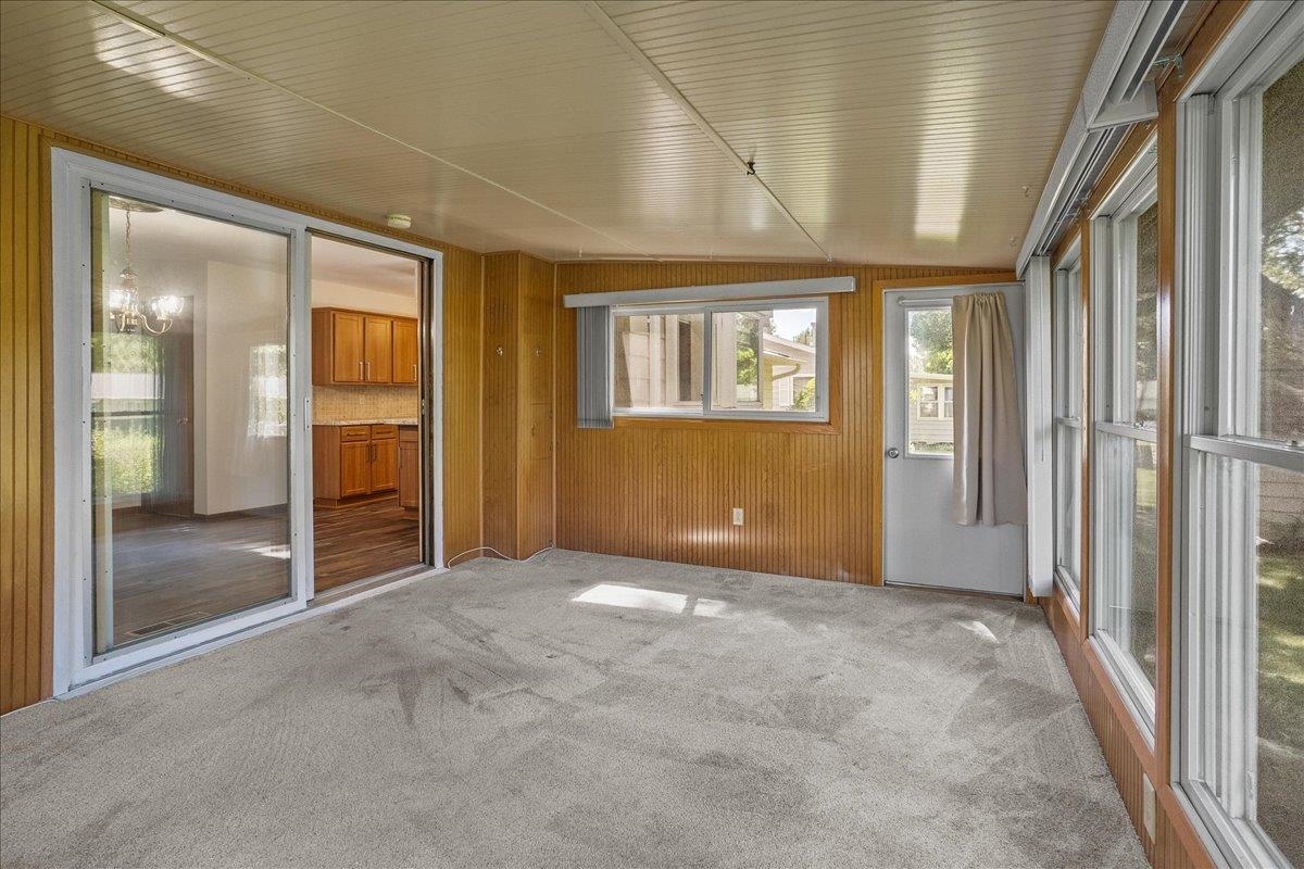 2706 S MAYWOOD AVENUE, Marshfield, Wisconsin 54449-5648, 3 Bedrooms Bedrooms, ,1 BathroomBathrooms,Residential,For Sale,2706 S MAYWOOD AVENUE,22504114