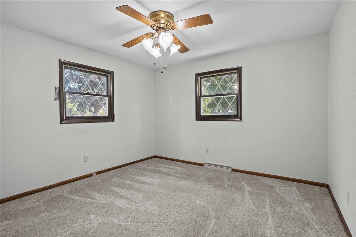 2706 S MAYWOOD AVENUE, Marshfield, Wisconsin 54449-5648, 3 Bedrooms Bedrooms, ,1 BathroomBathrooms,Residential,For Sale,2706 S MAYWOOD AVENUE,22504114