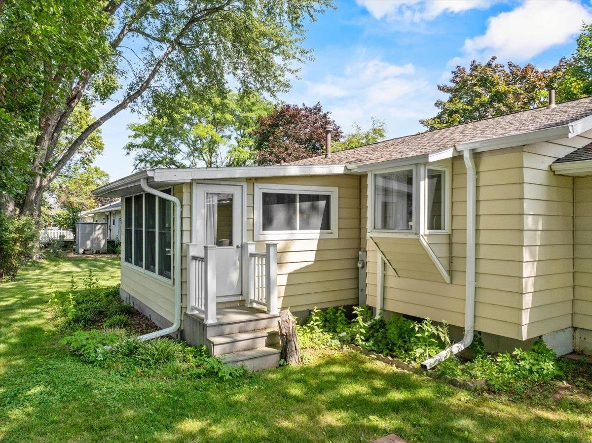 2706 S MAYWOOD AVENUE, Marshfield, Wisconsin 54449-5648, 3 Bedrooms Bedrooms, ,1 BathroomBathrooms,Residential,For Sale,2706 S MAYWOOD AVENUE,22504114