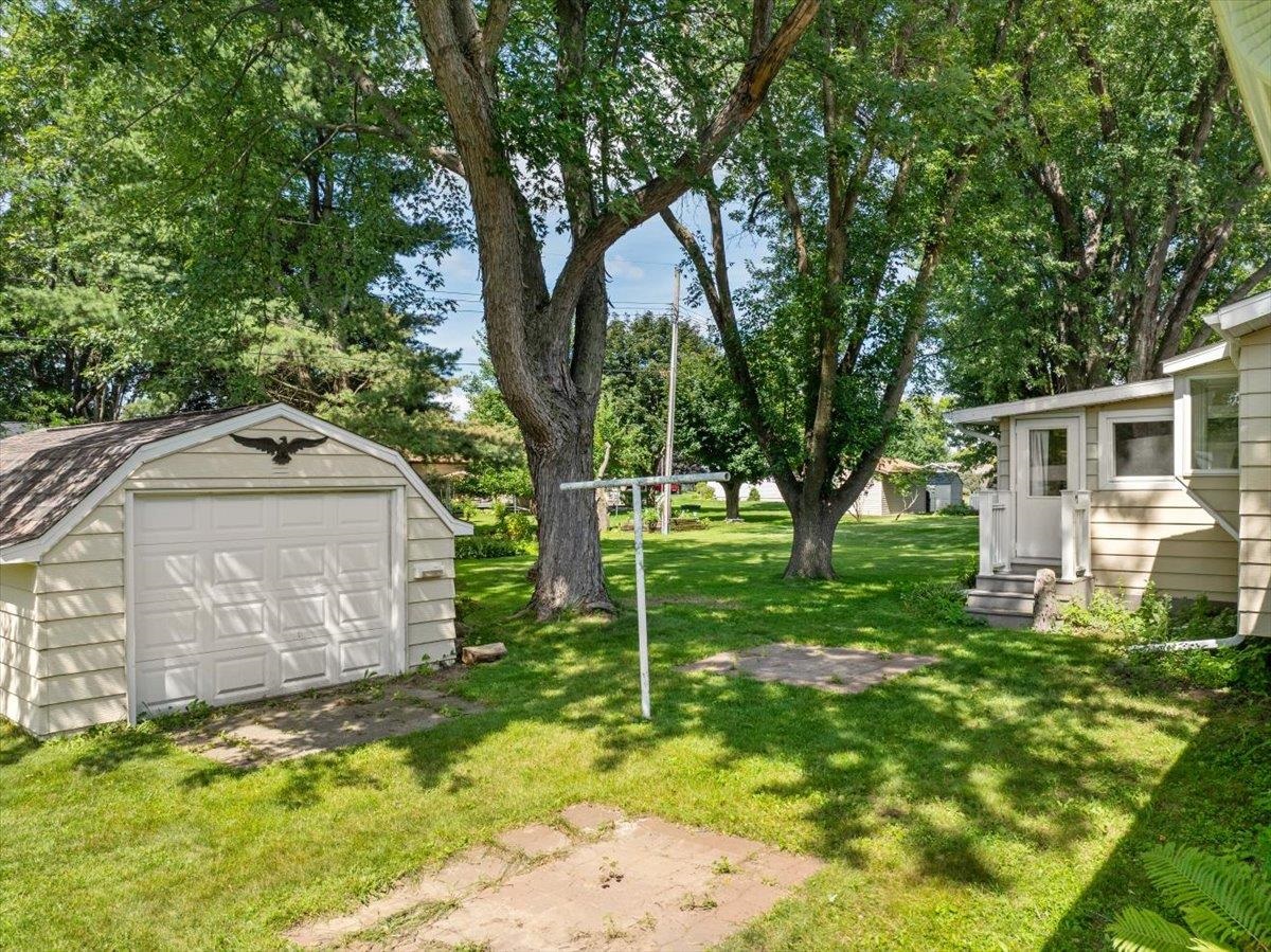 2706 S MAYWOOD AVENUE, Marshfield, Wisconsin 54449-5648, 3 Bedrooms Bedrooms, ,1 BathroomBathrooms,Residential,For Sale,2706 S MAYWOOD AVENUE,22504114