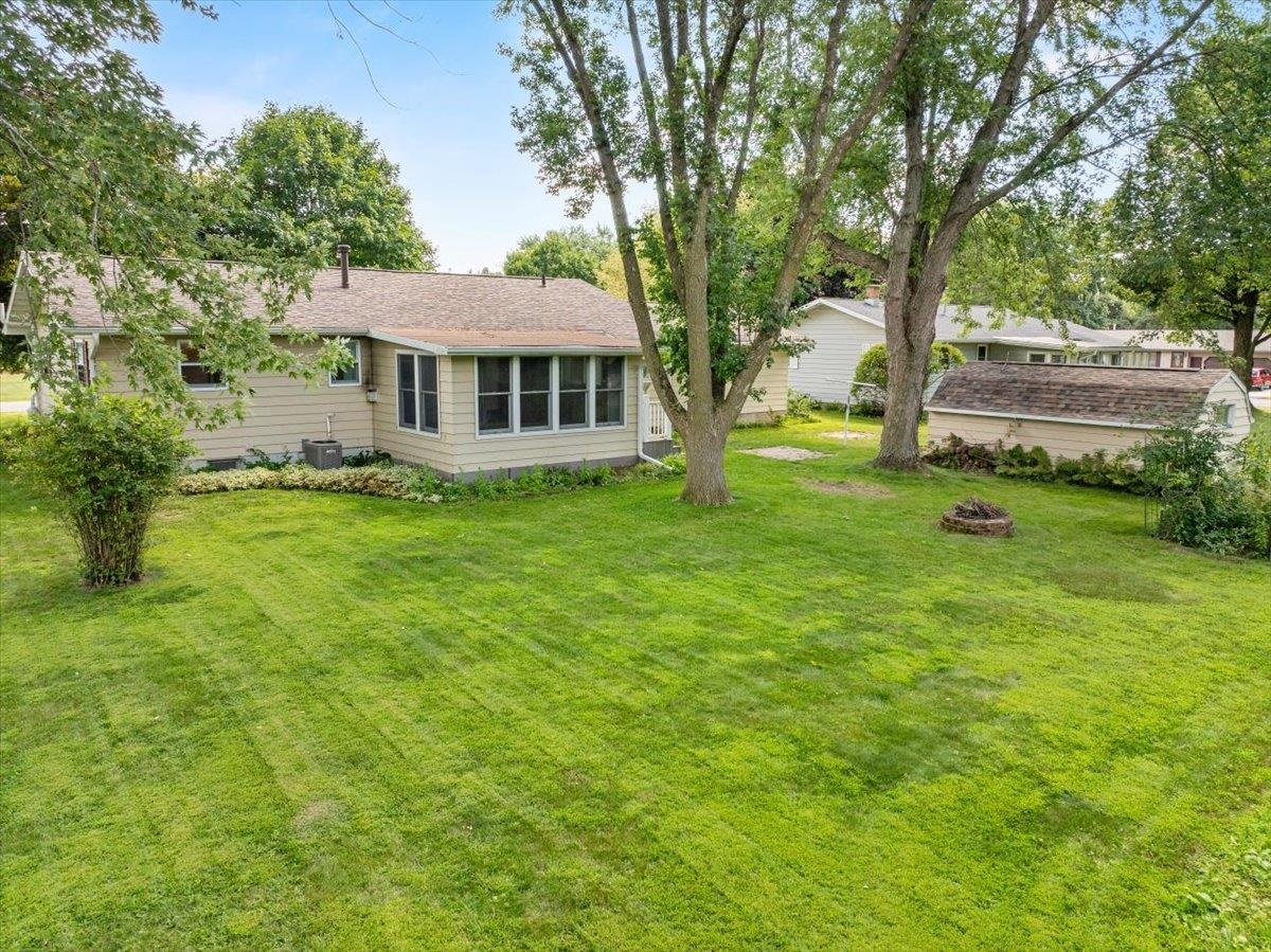 2706 S MAYWOOD AVENUE, Marshfield, Wisconsin 54449-5648, 3 Bedrooms Bedrooms, ,1 BathroomBathrooms,Residential,For Sale,2706 S MAYWOOD AVENUE,22504114
