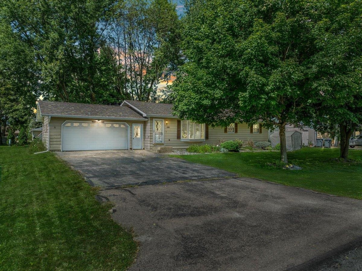 2706 S MAYWOOD AVENUE, Marshfield, Wisconsin 54449-5648, 3 Bedrooms Bedrooms, ,1 BathroomBathrooms,Residential,For Sale,2706 S MAYWOOD AVENUE,22504114